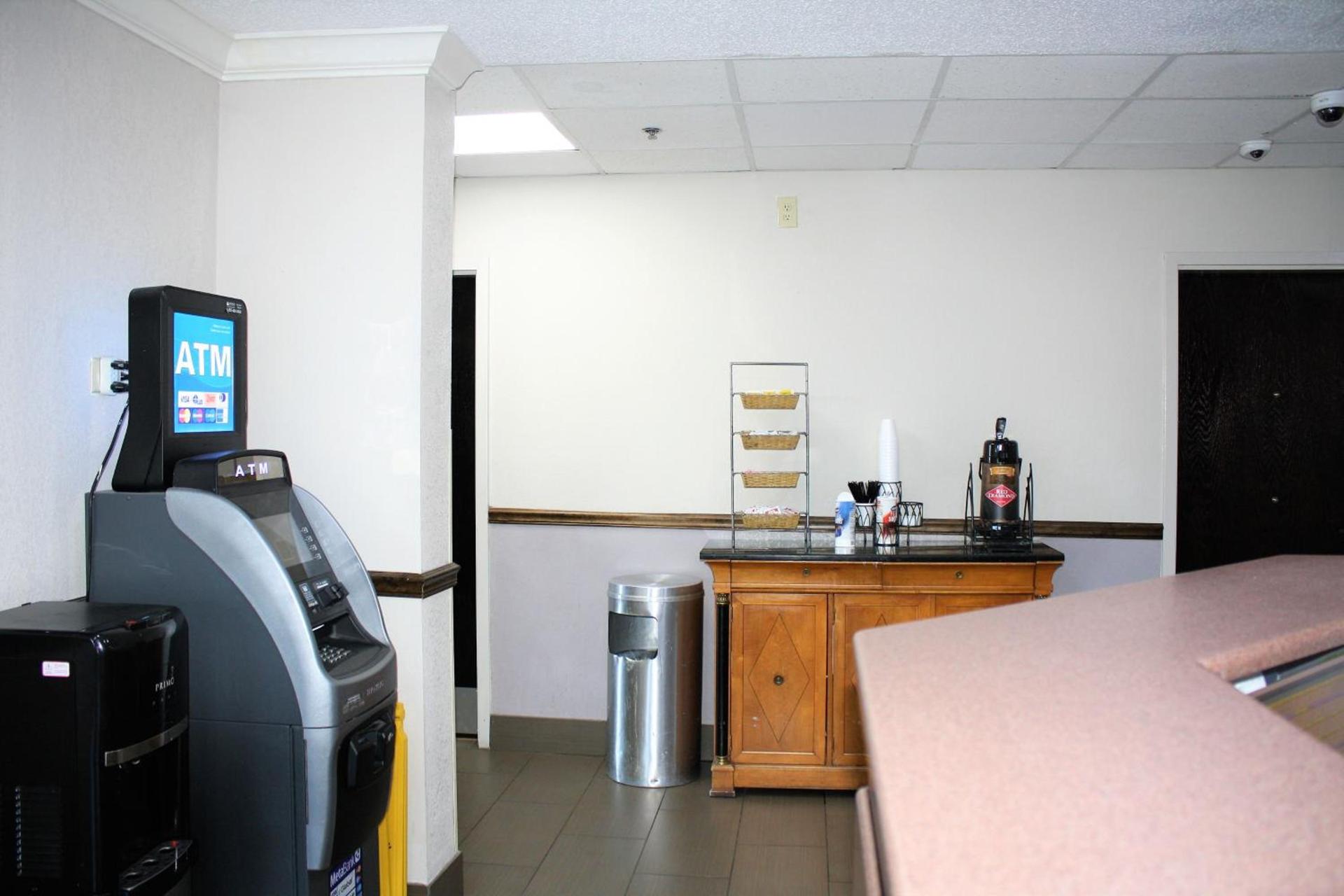 Microtel Inn by Wyndham Atlanta Airport photo 29