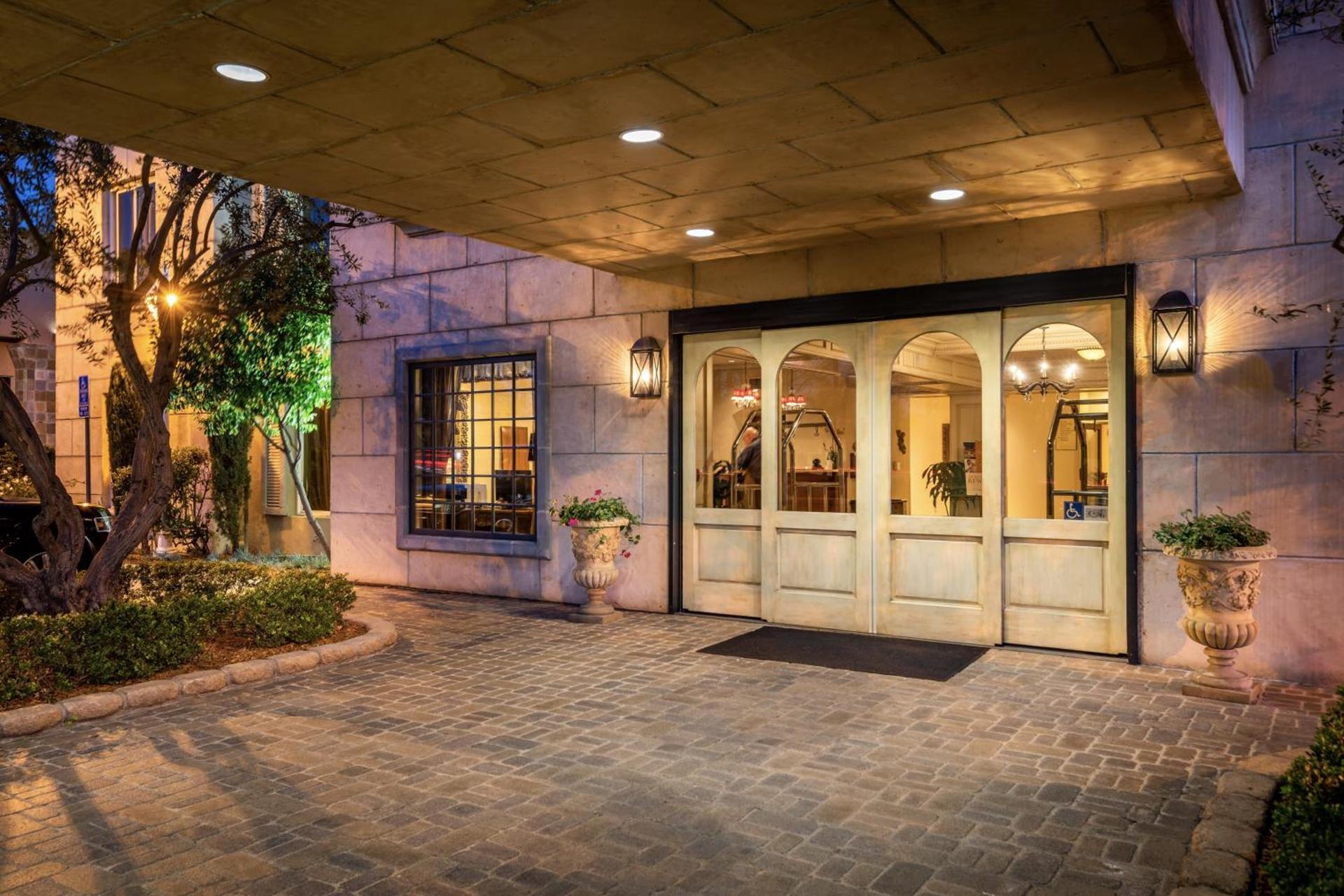 Ayres Hotel Seal Beach - Cypress photo 2