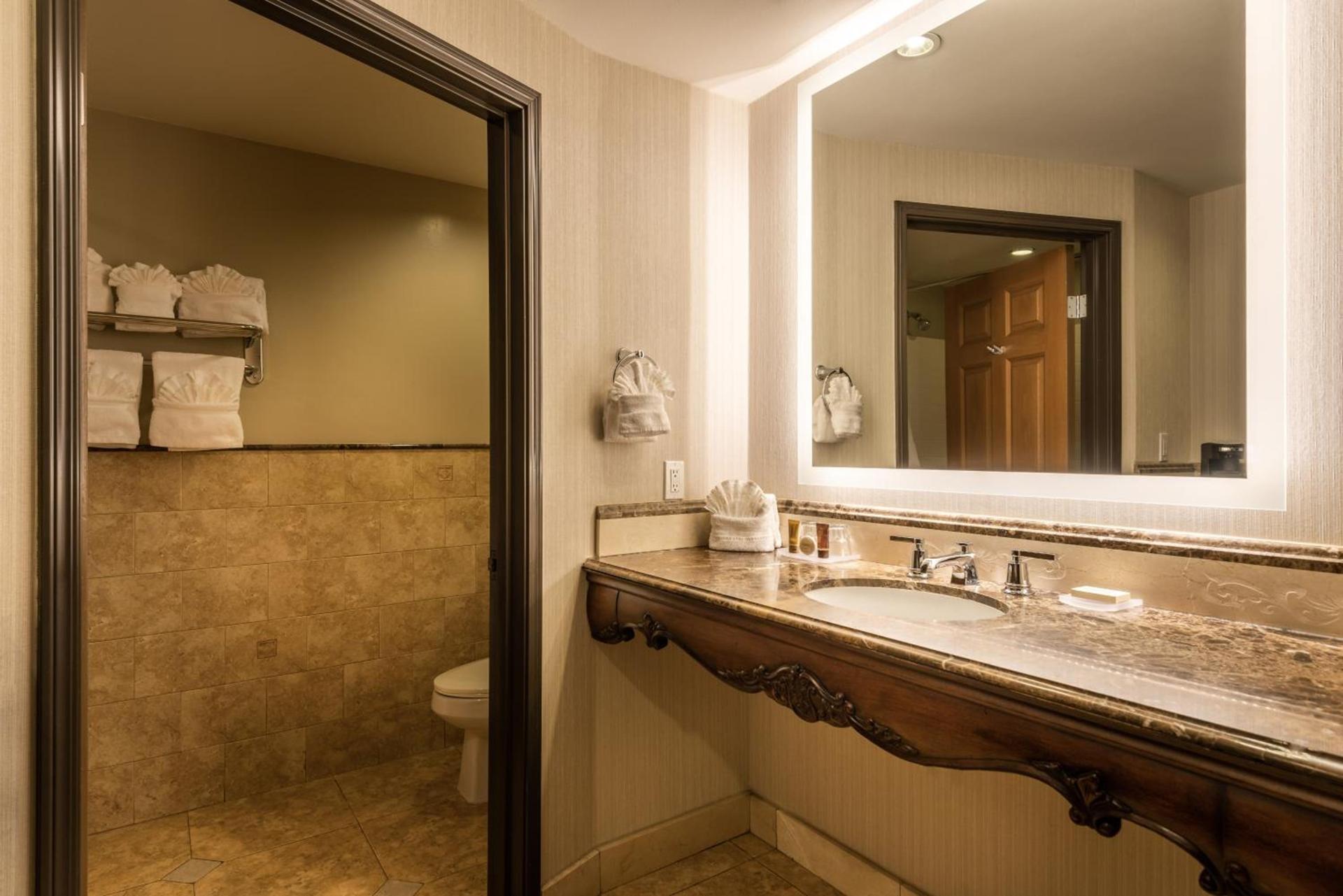 Ayres Hotel Seal Beach - Cypress photo 4