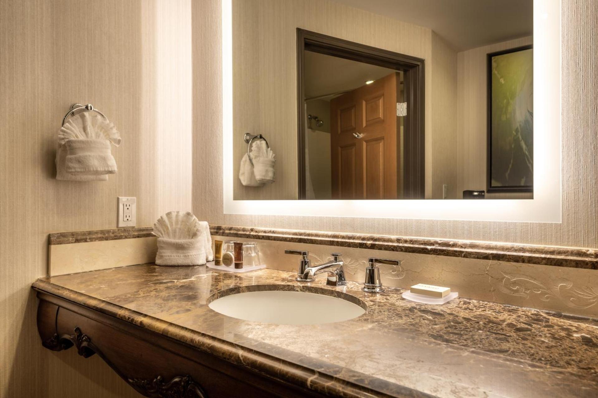 Ayres Hotel Seal Beach - Cypress photo 5