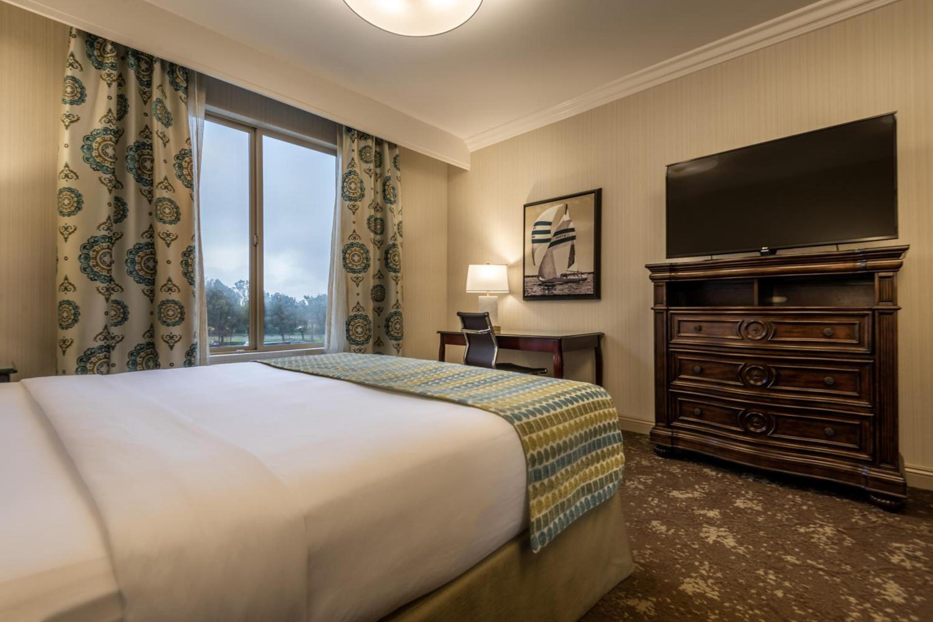 Ayres Hotel Seal Beach - Cypress photo 7