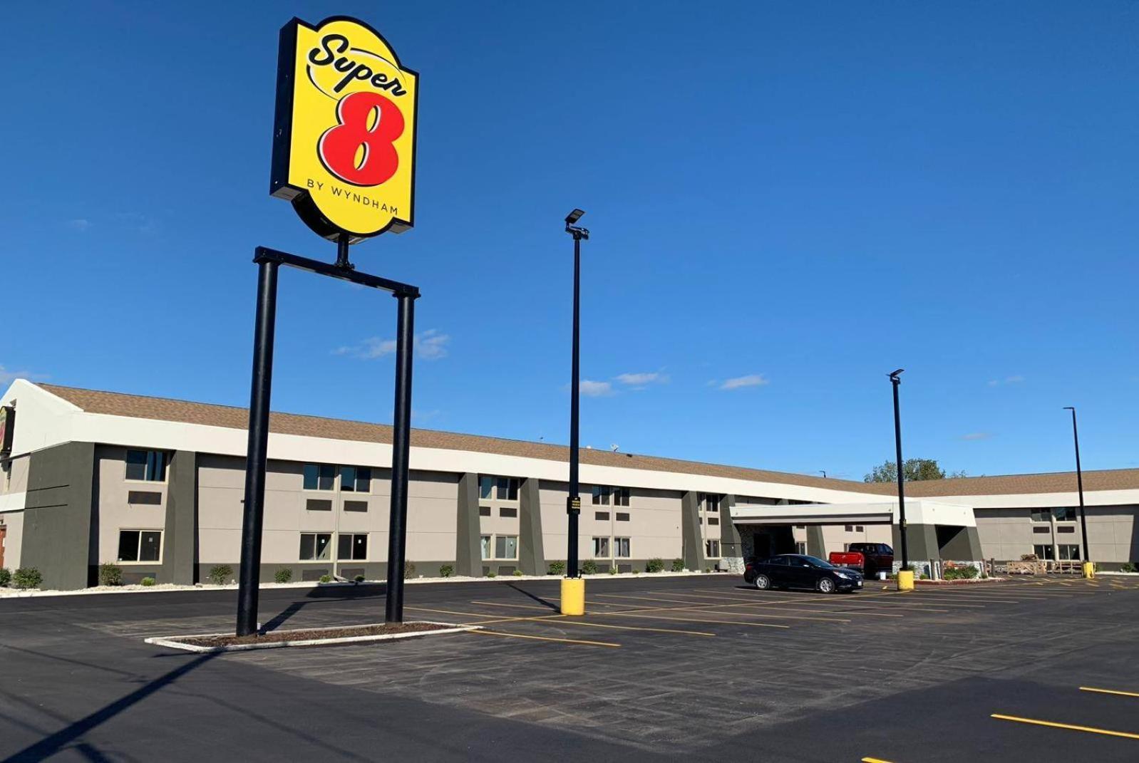 Super 8 by Wyndham South Holland — hotel in South Holland