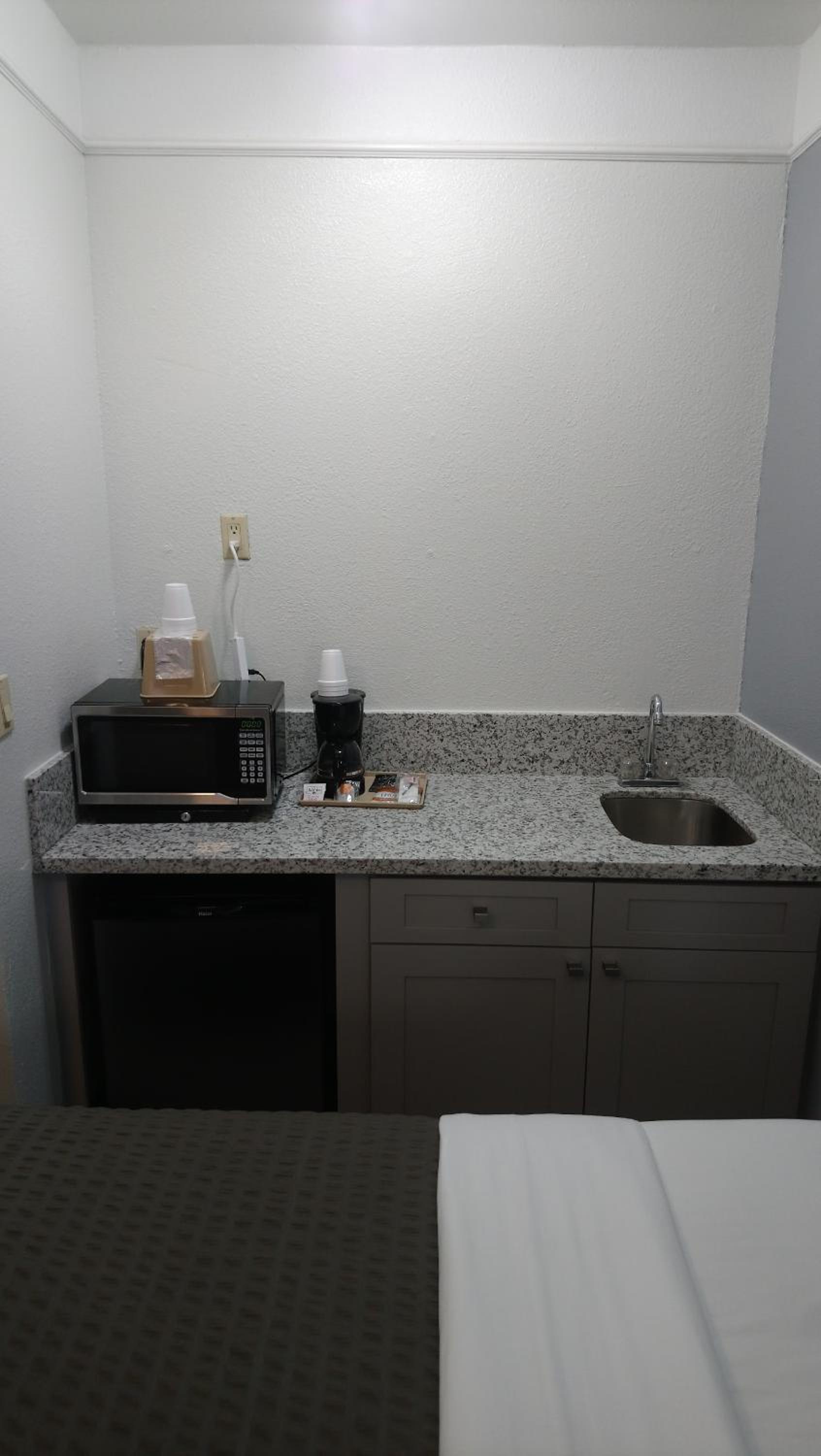 Days Inn & Suites by Wyndham Webster NASA-ClearLake-Houston photo 40