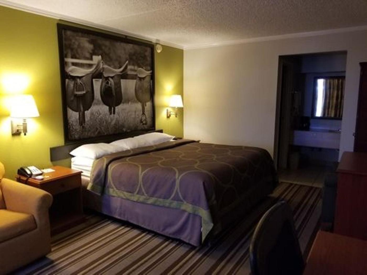 Super 8 by Wyndham Longview/North photo 29
