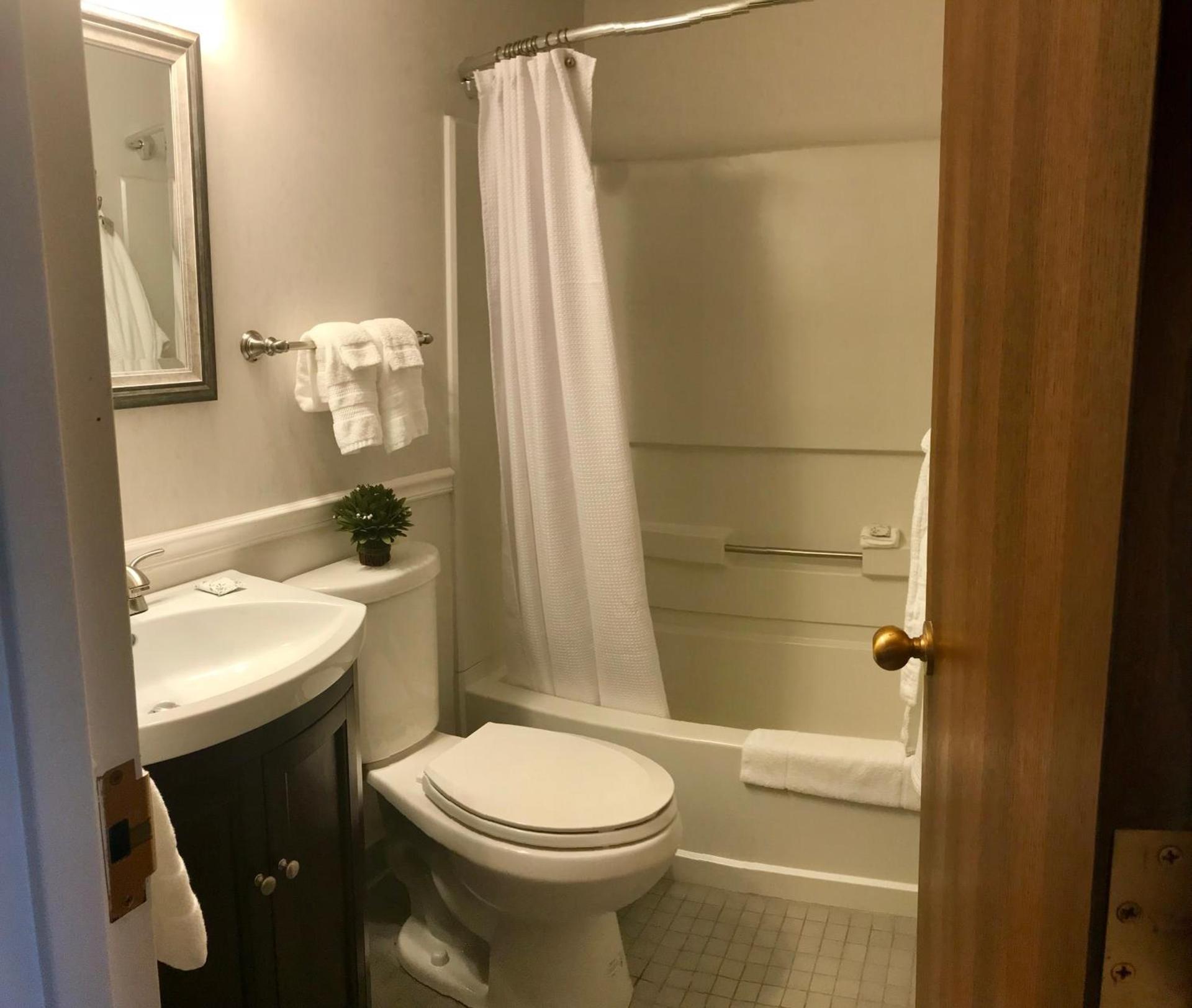 Harbor House Inn photo 12