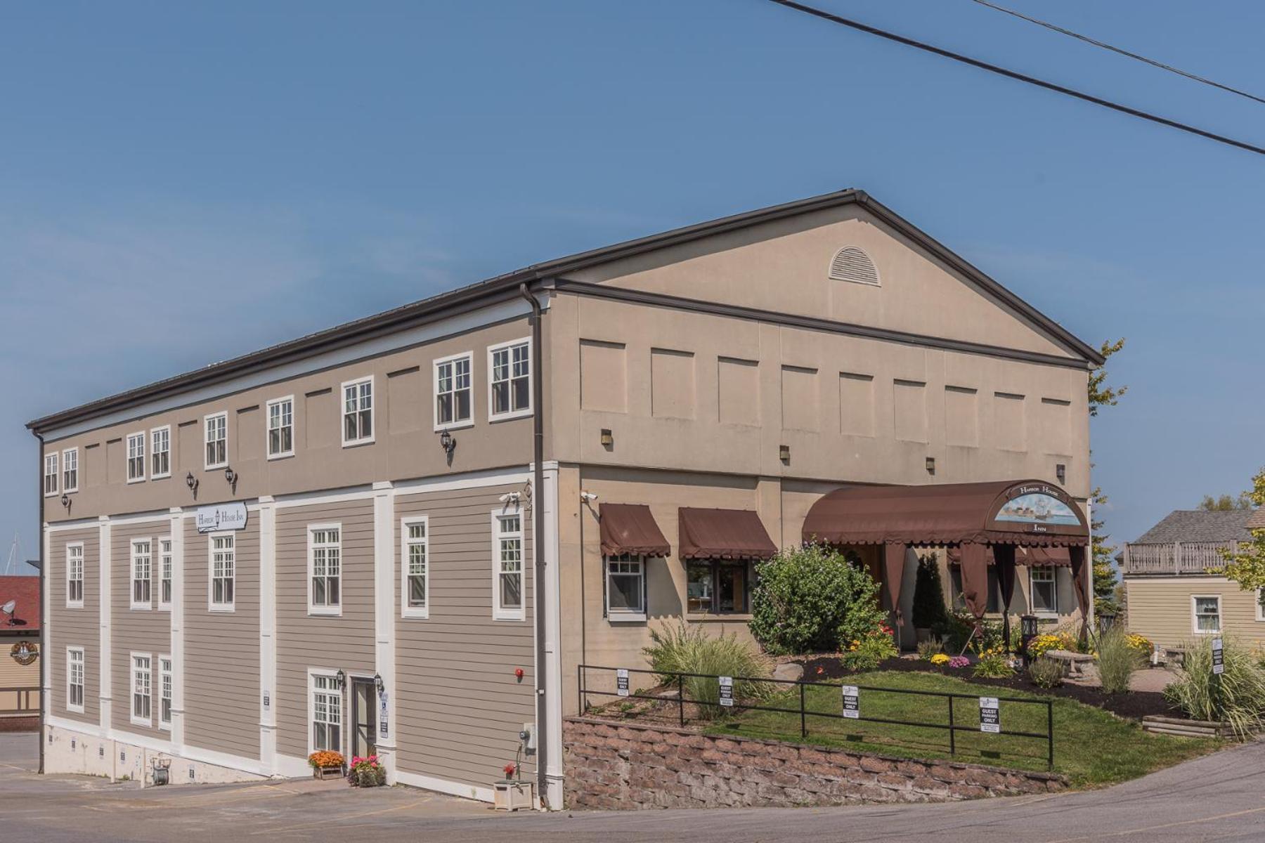Harbor House Inn photo 1