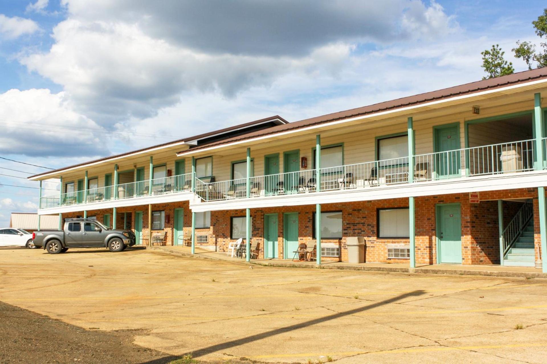 Toledo Town Inn — hotel in Many