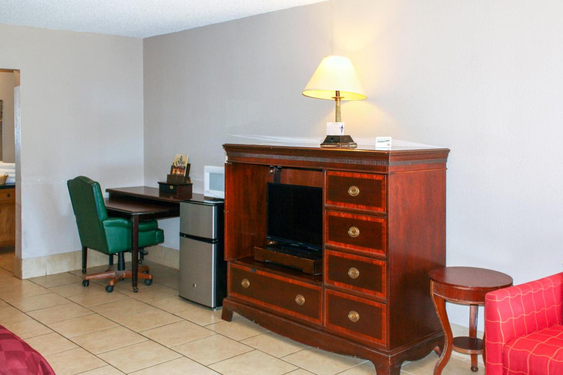 Toledo Town Inn photo 8
