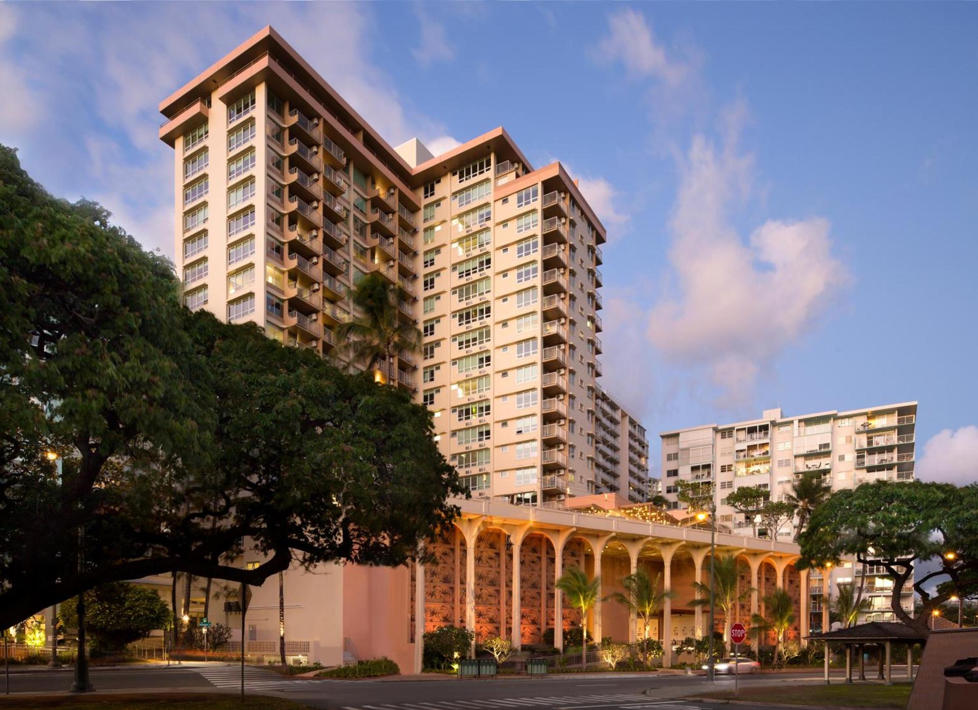 Queen Kapiolani Hotel — hotel in Honolulu