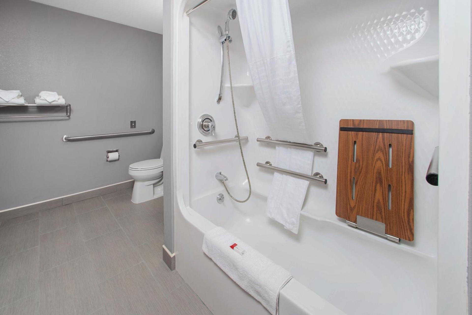 Microtel Inn & Suites by Wyndham Bethel/Danbury photo 46