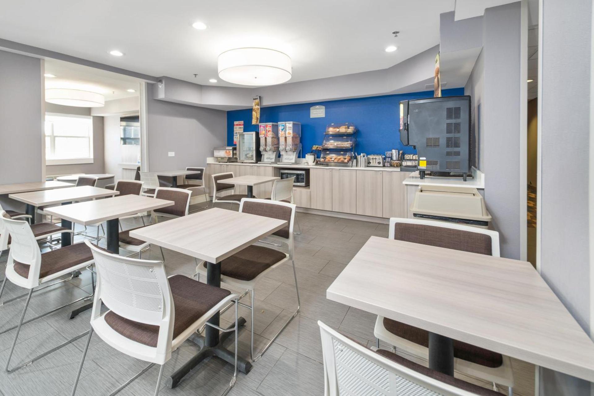 Microtel Inn & Suites by Wyndham Bethel/Danbury photo 34