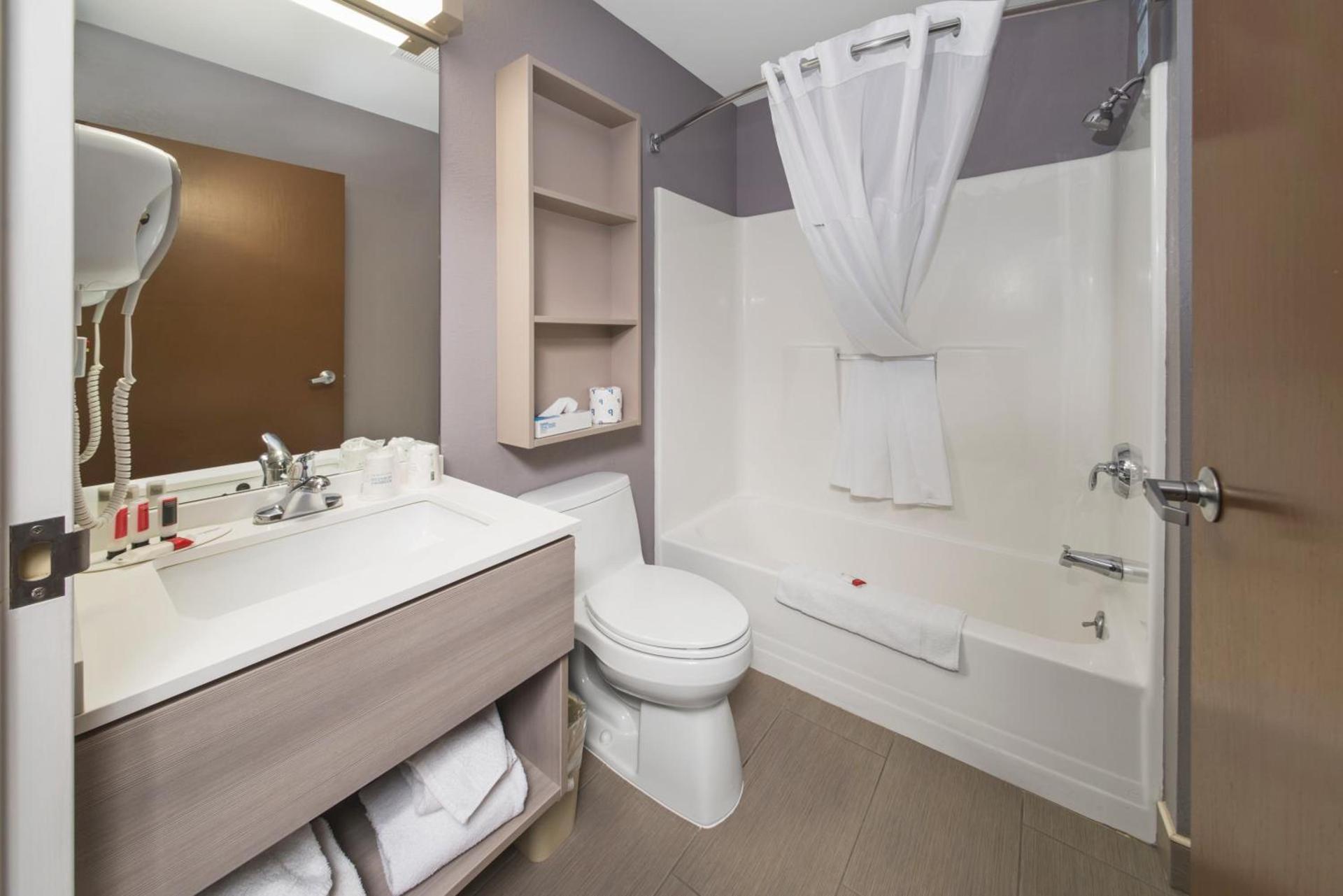 Microtel Inn & Suites by Wyndham Bethel/Danbury photo 36