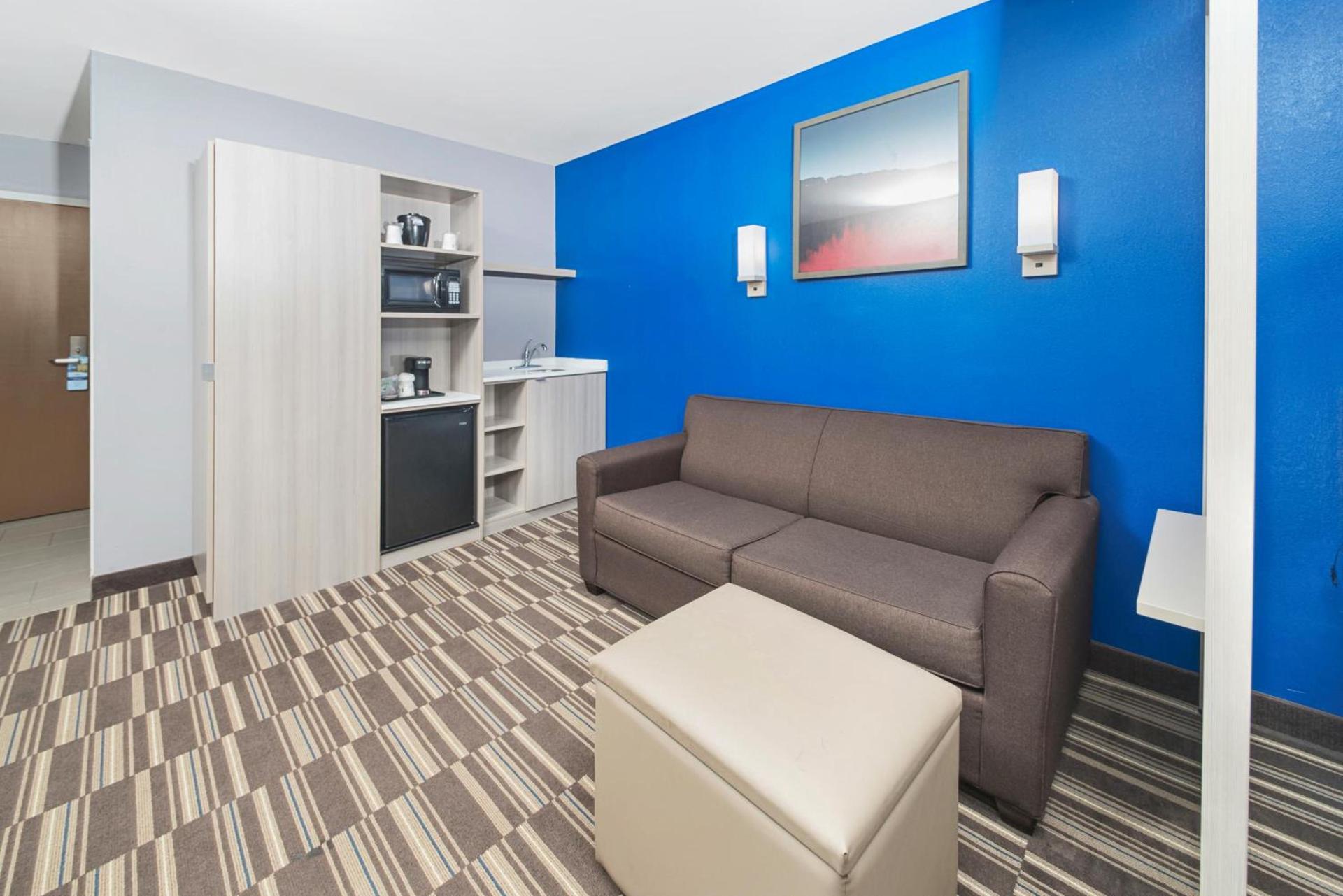 Microtel Inn & Suites by Wyndham Bethel/Danbury photo 38