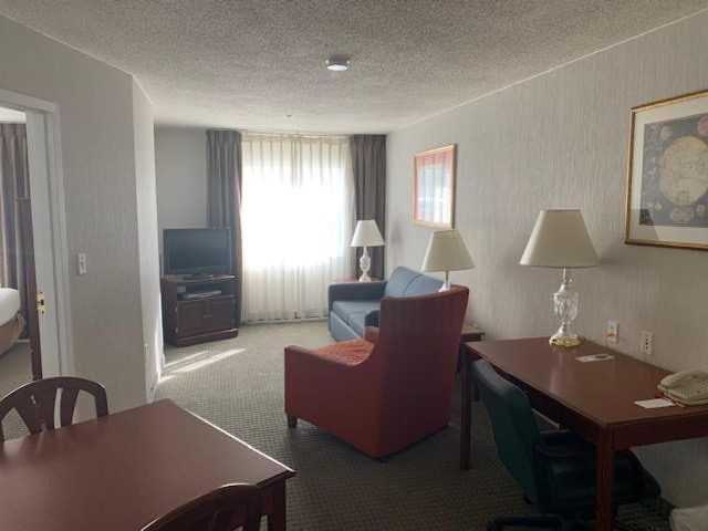 Host Inn an All Suites Hotel photo 6