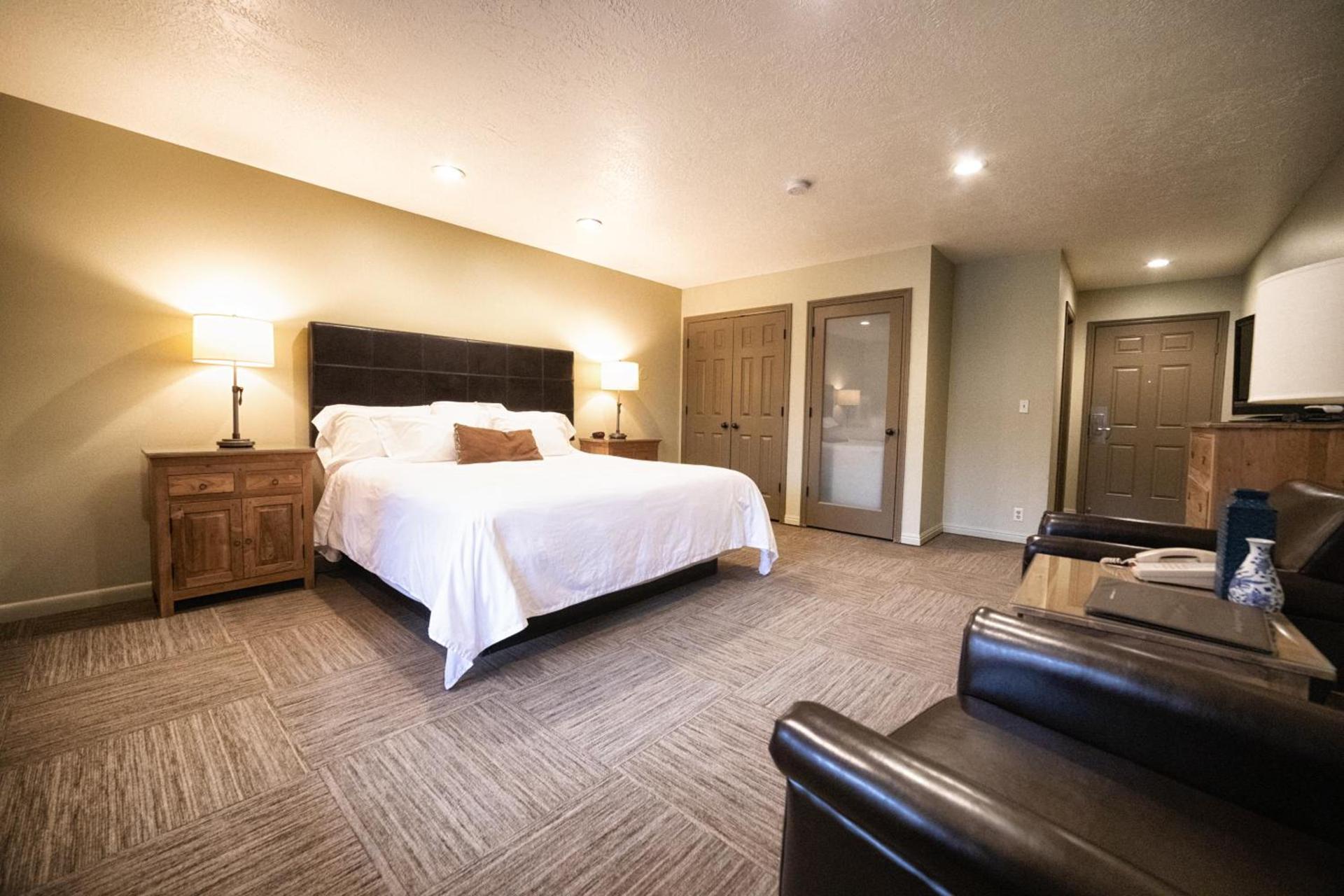 Driftwood Lodge photo 13
