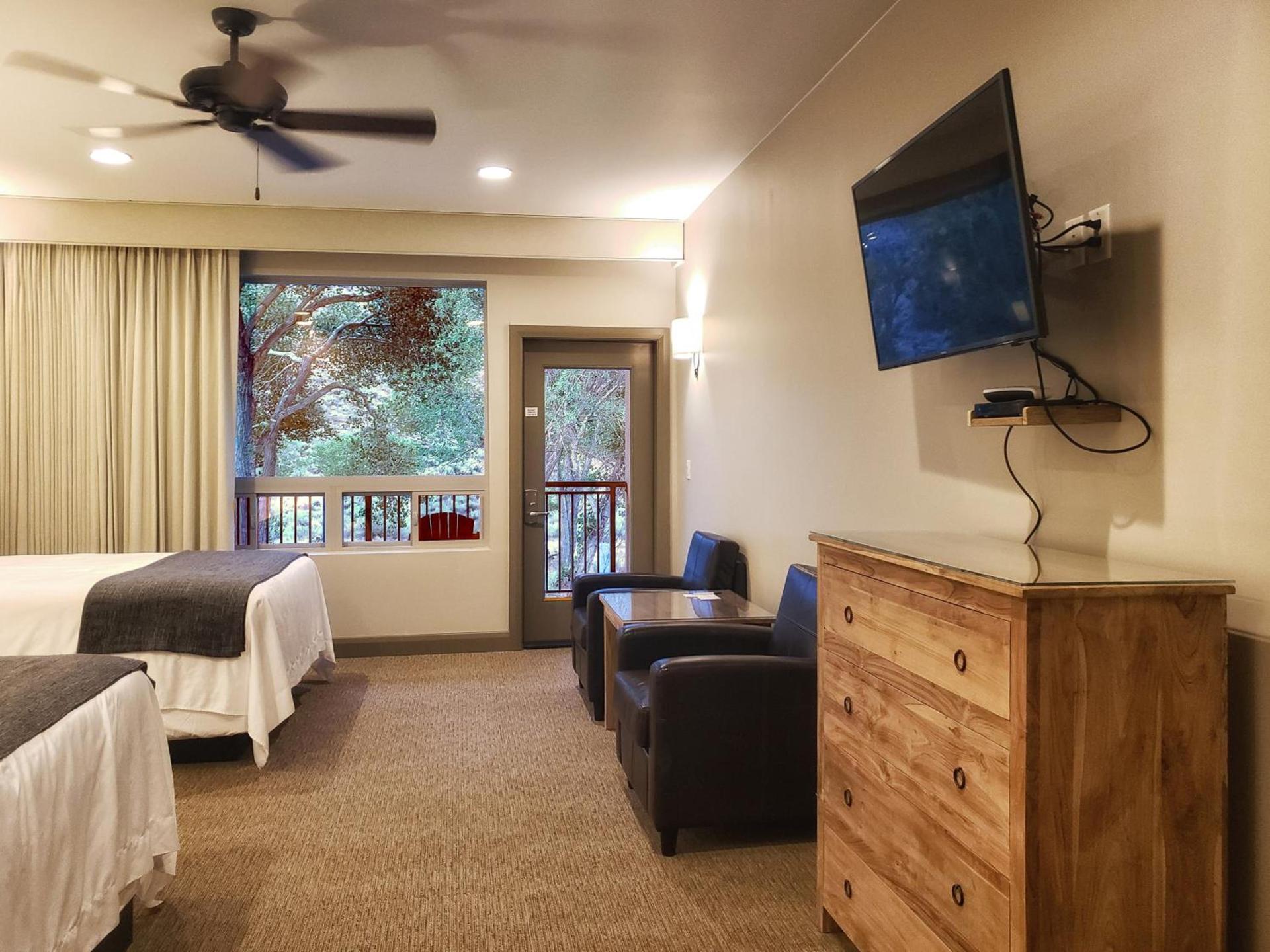 Driftwood Lodge photo 11