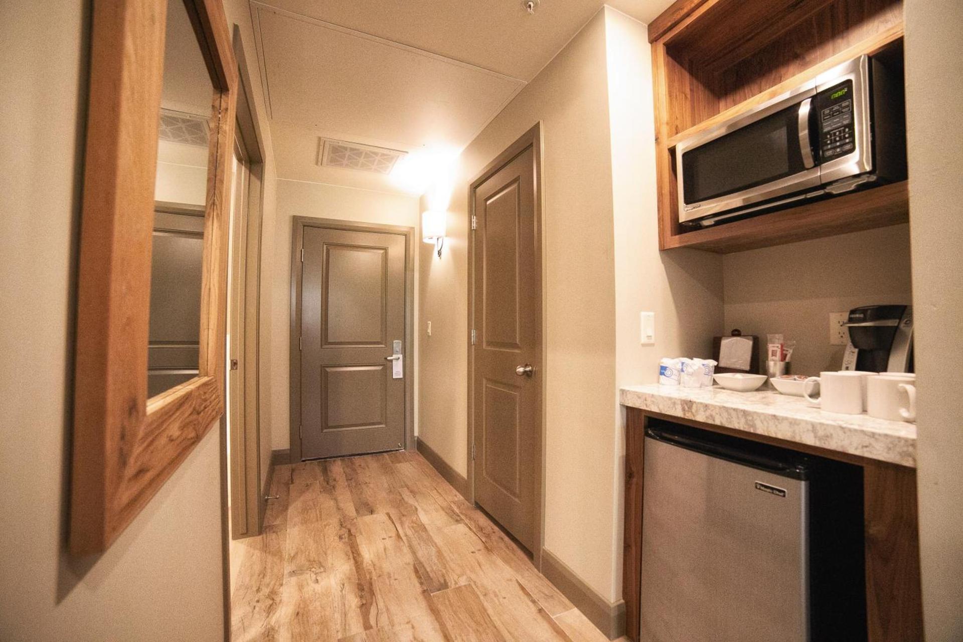 Driftwood Lodge photo 10