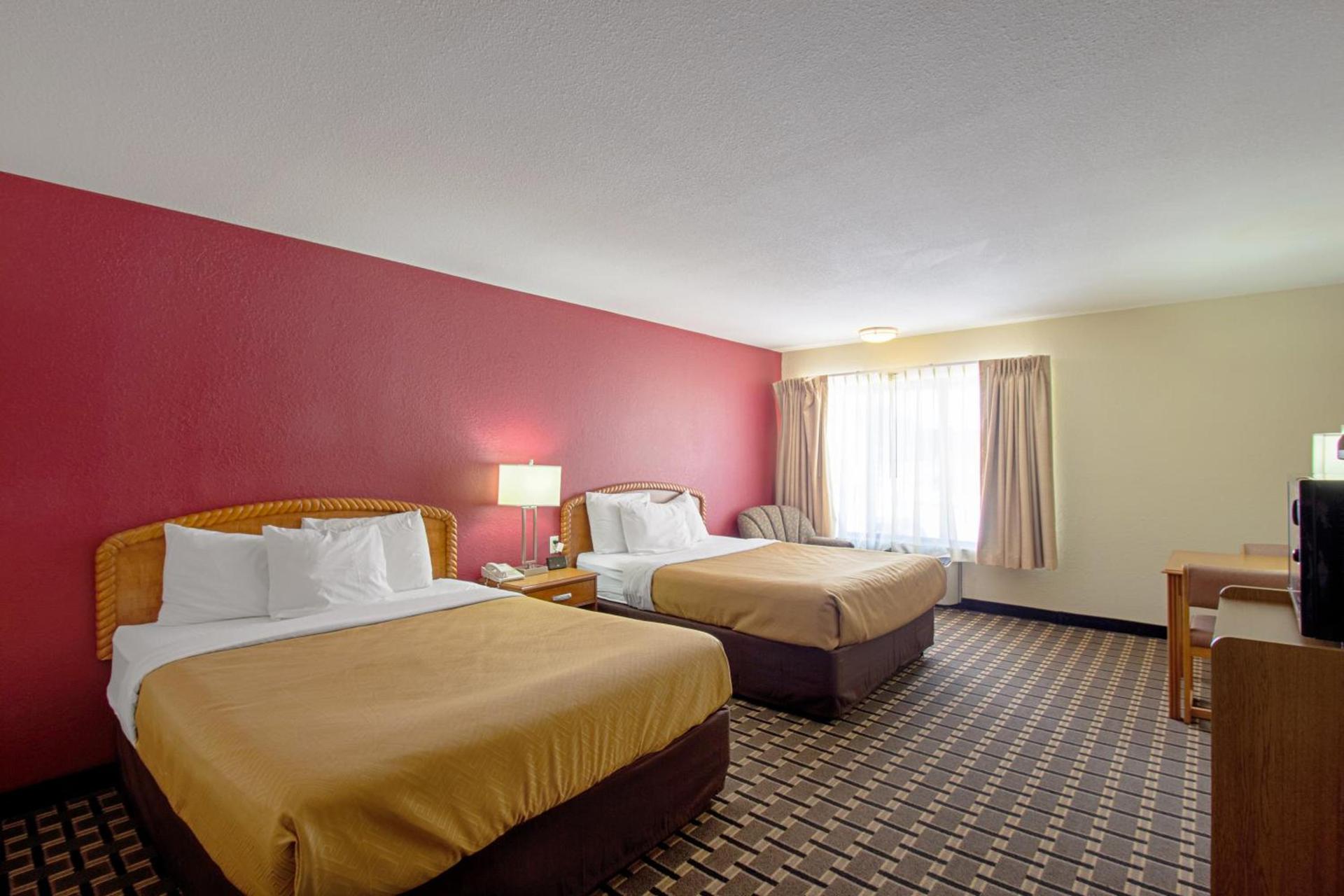 Econo Lodge Inn & Suites Wisconsin Dells photo 33
