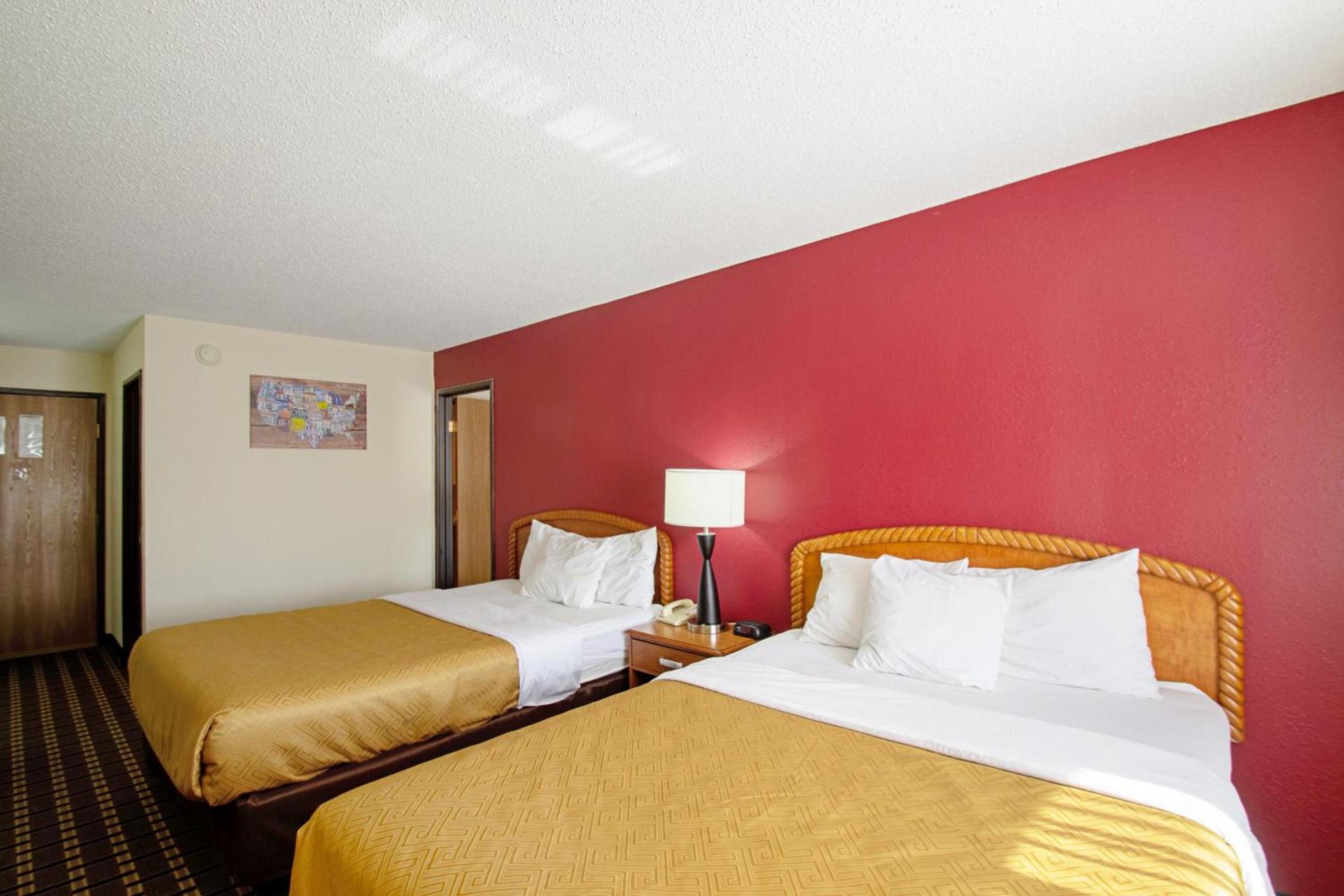 Econo Lodge Inn & Suites Wisconsin Dells photo 23