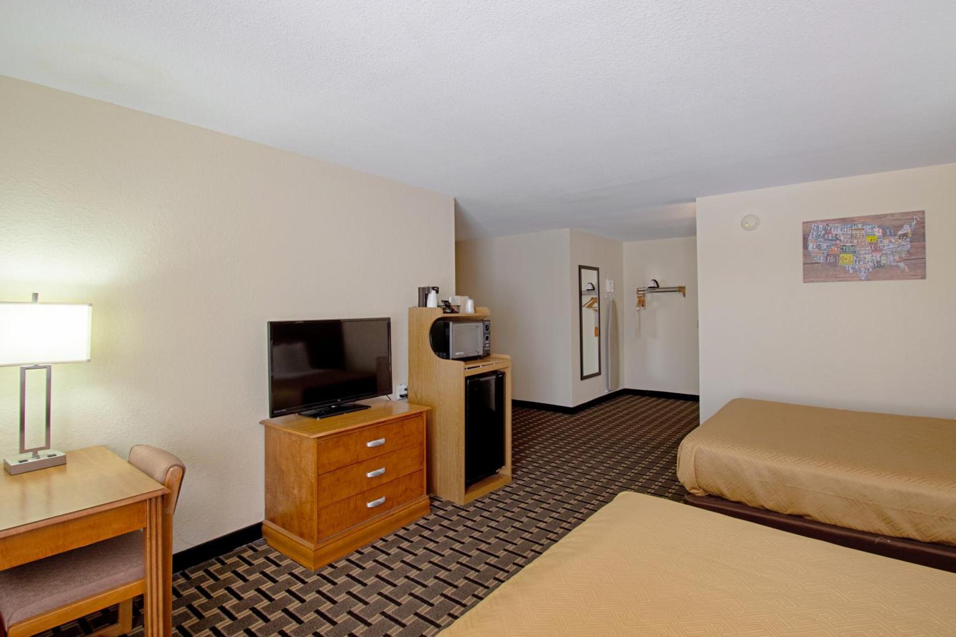 Econo Lodge Inn & Suites Wisconsin Dells photo 27