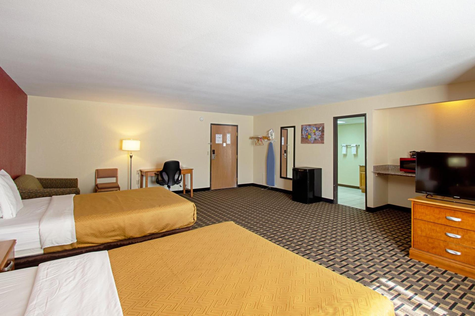 Econo Lodge Inn & Suites Wisconsin Dells photo 43