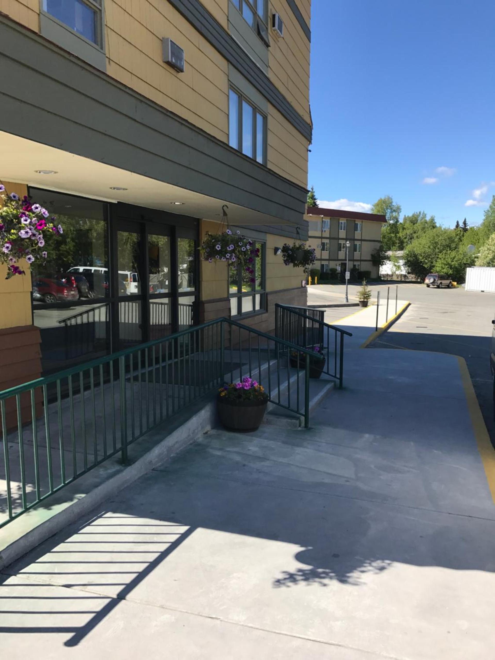 Americas Best Value Inn & Suites Anchorage Airport photo 4