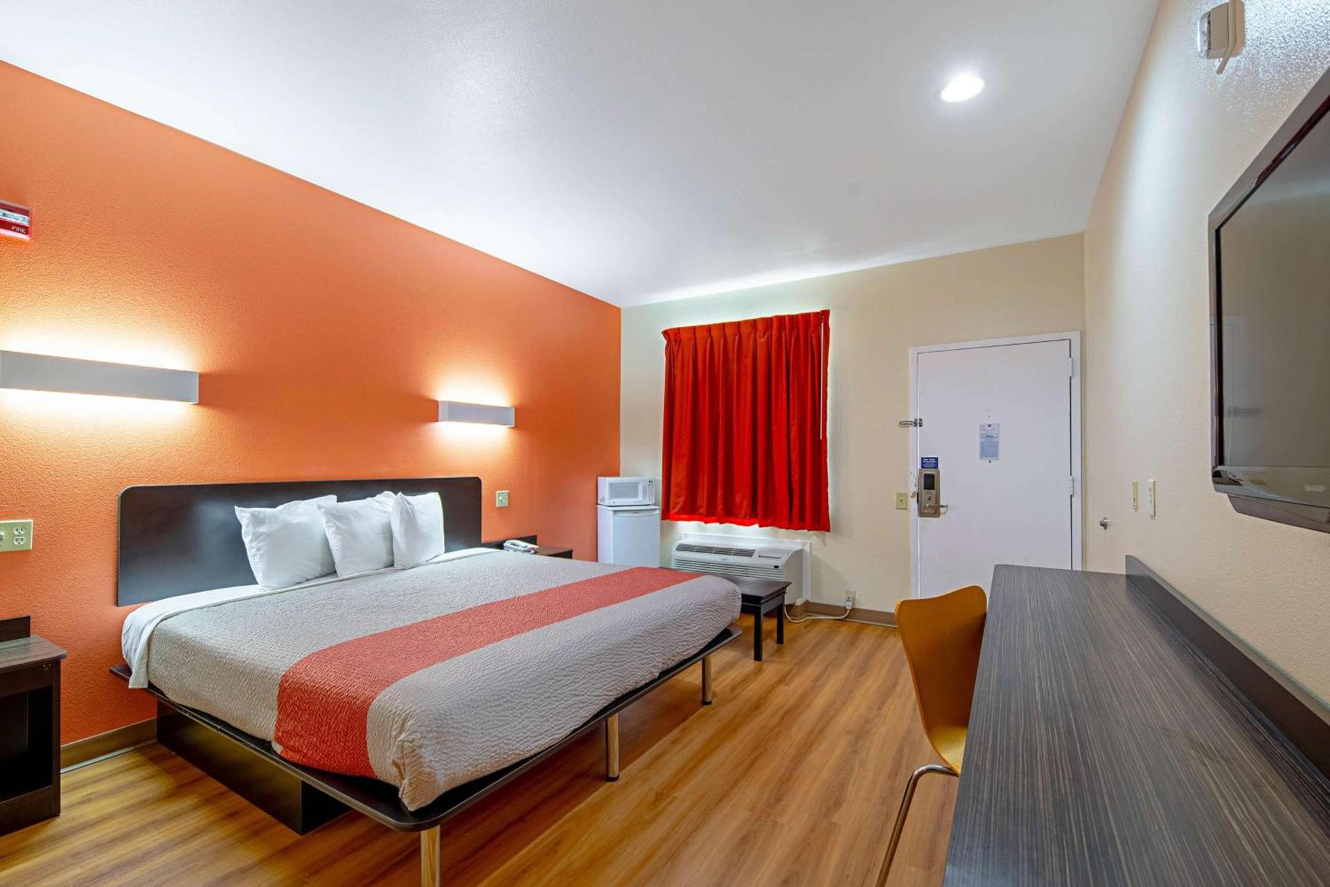Motel 6-Rhome, TX photo 12
