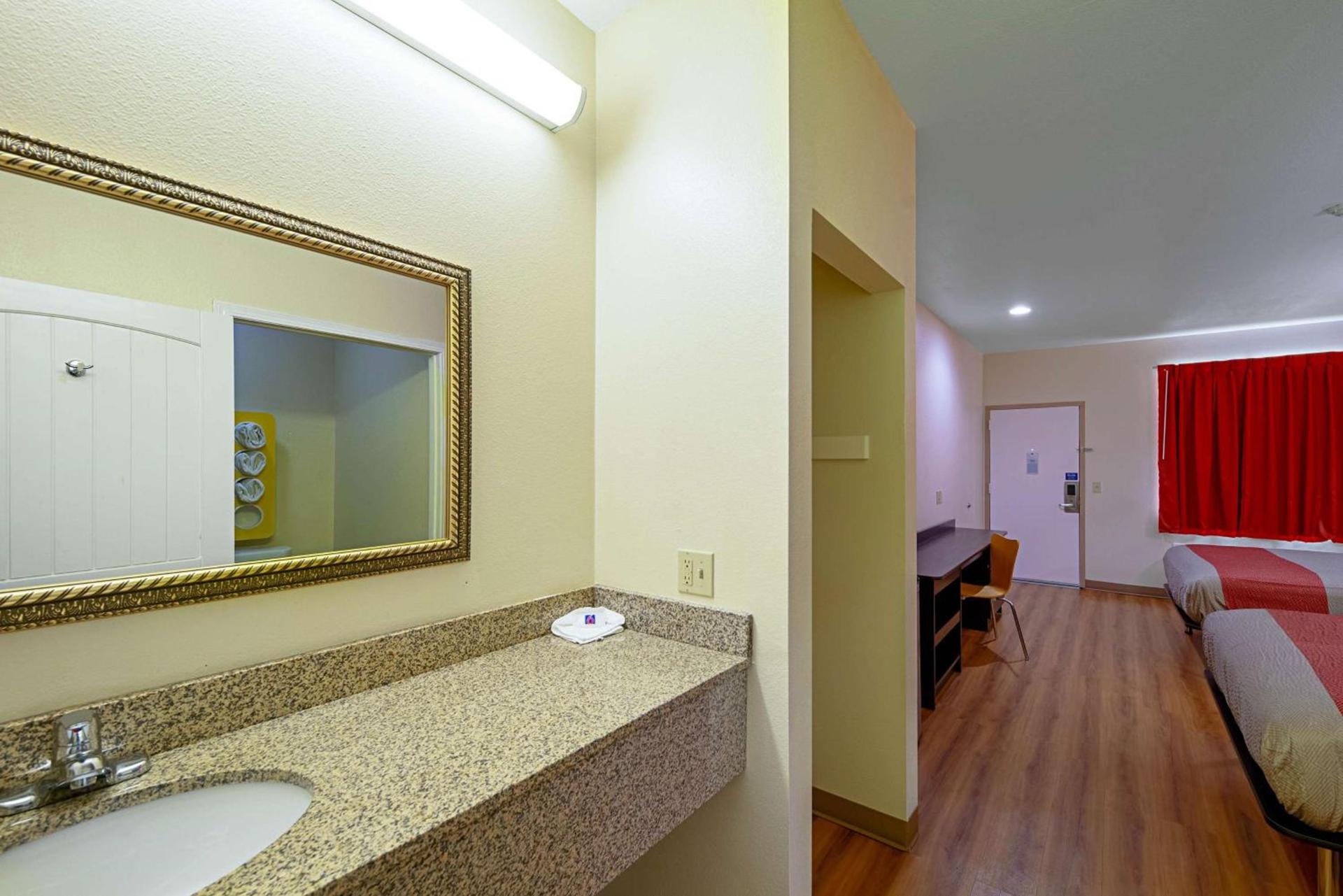 Motel 6-Rhome, TX photo 16