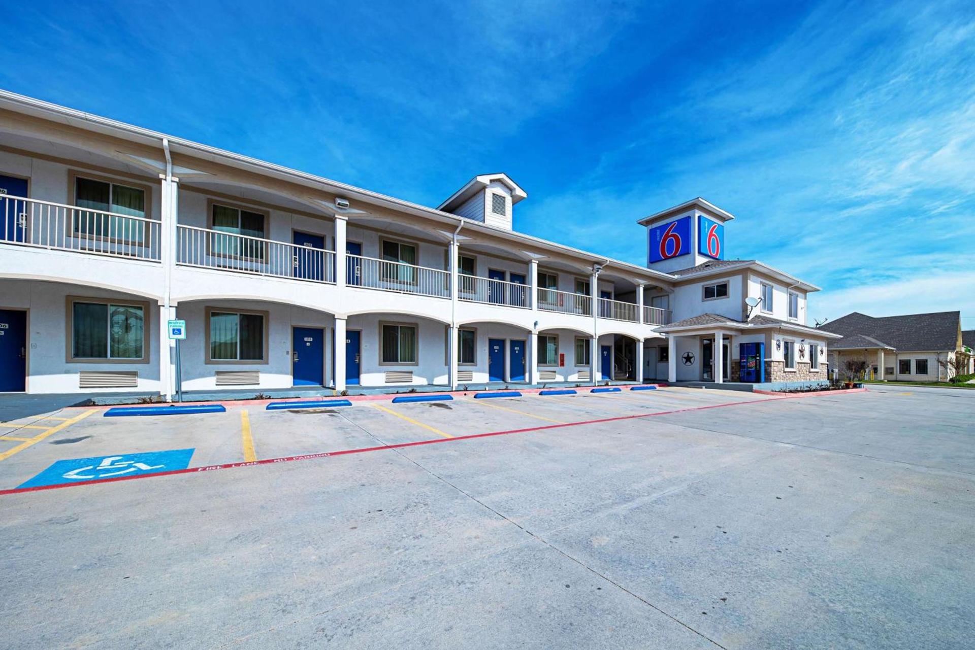 Motel 6-Rhome, TX photo 1