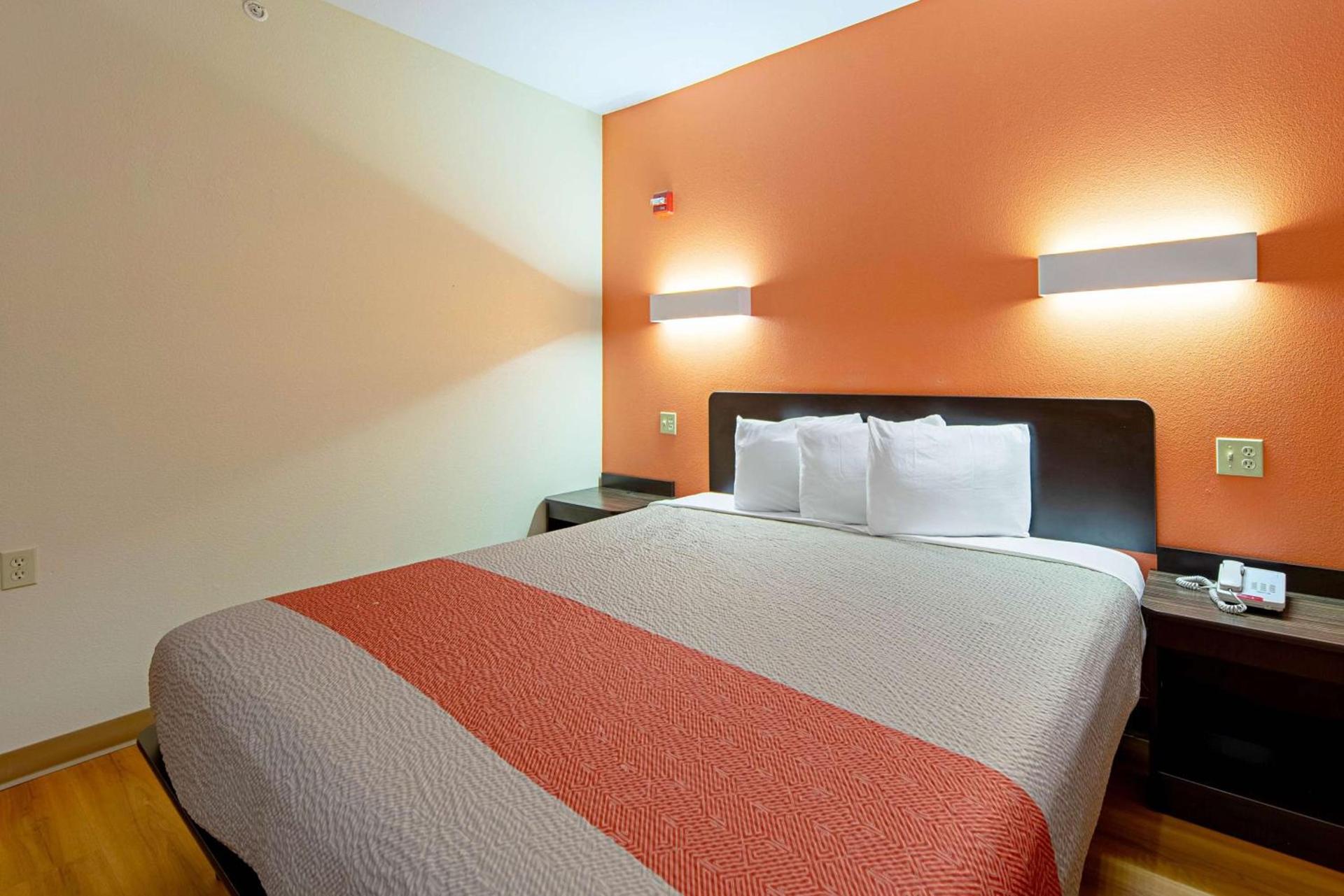 Motel 6-Rhome, TX photo 10