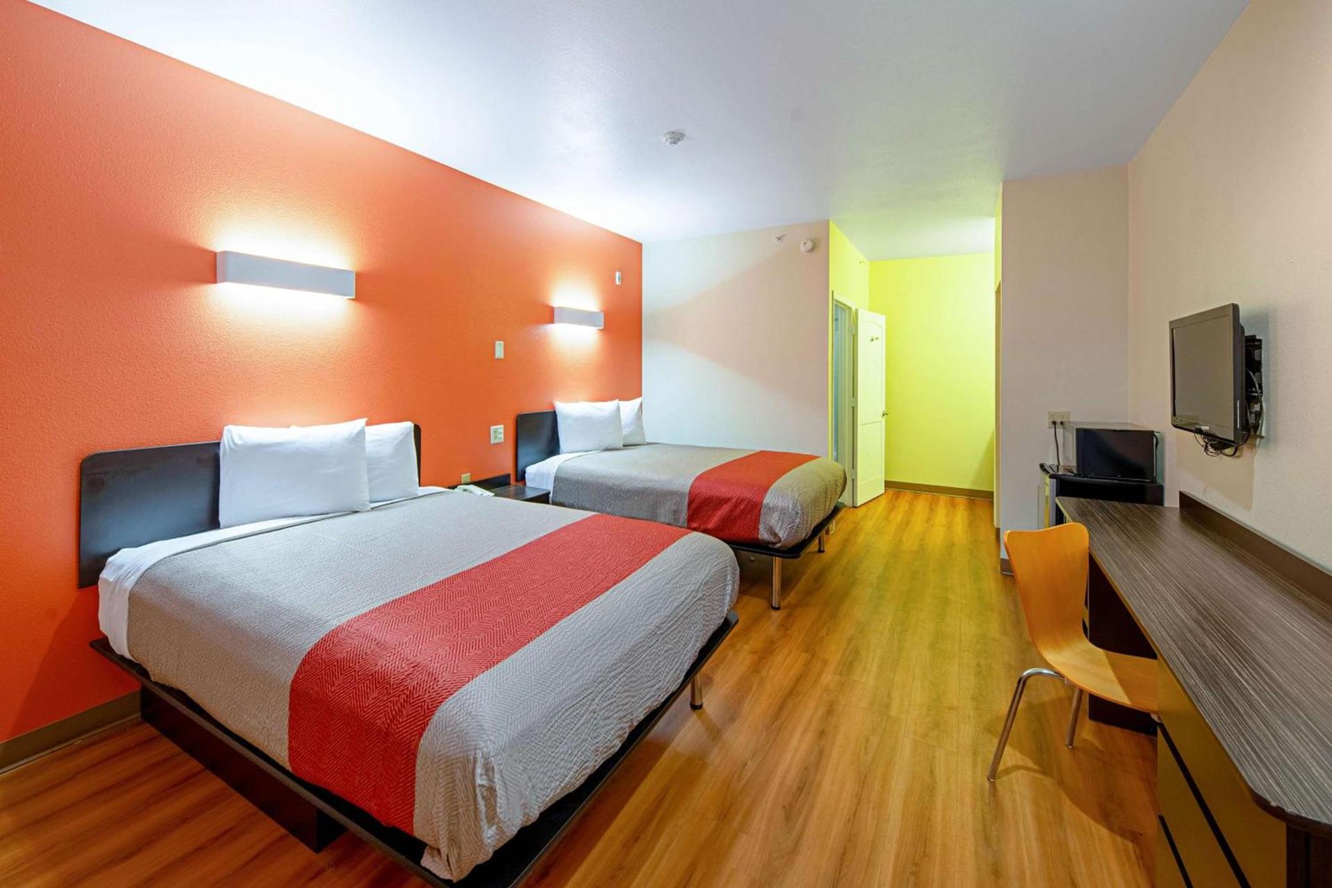 Motel 6-Rhome, TX photo 13