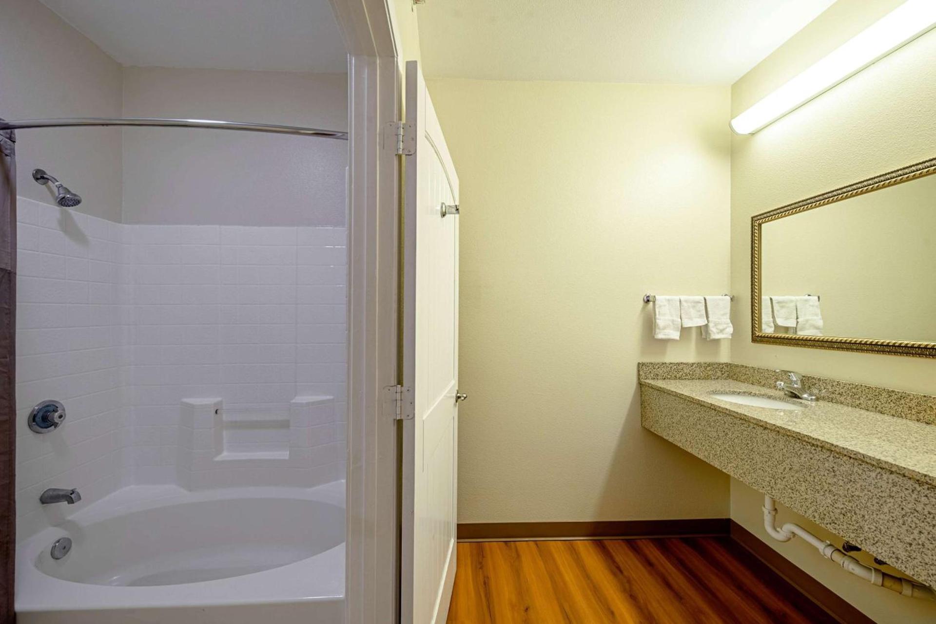 Motel 6-Rhome, TX photo 22