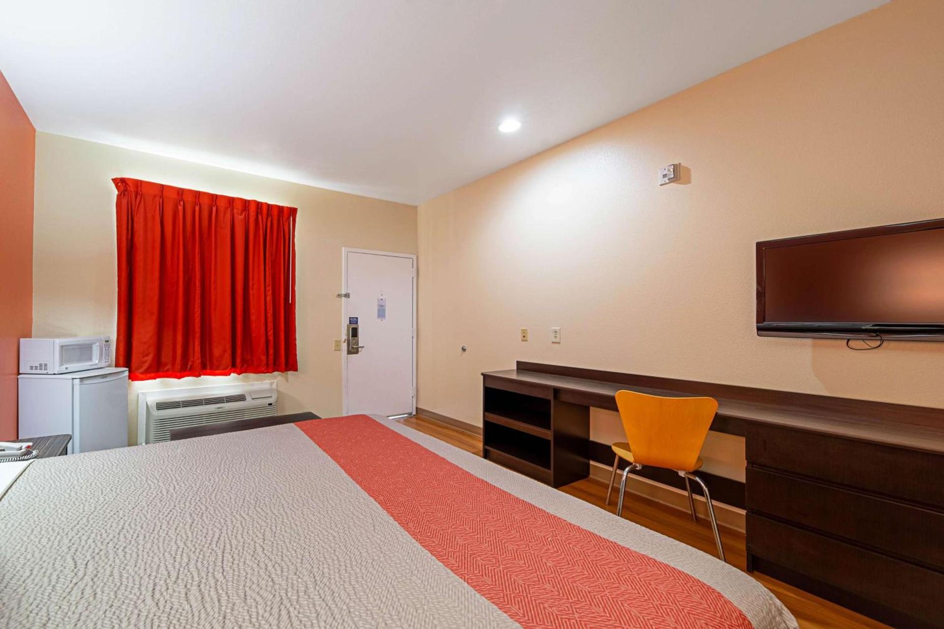Motel 6-Rhome, TX photo 11