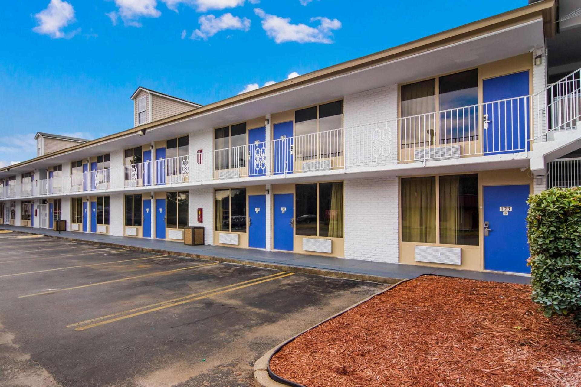 Studio 6 Extended Stay - Lagrange, GA photo 2
