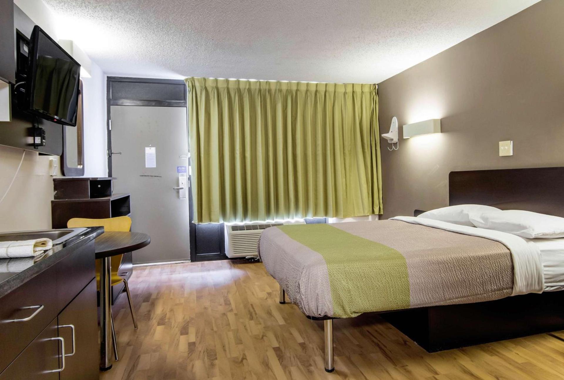 Studio 6 Extended Stay - Lagrange, GA photo 11