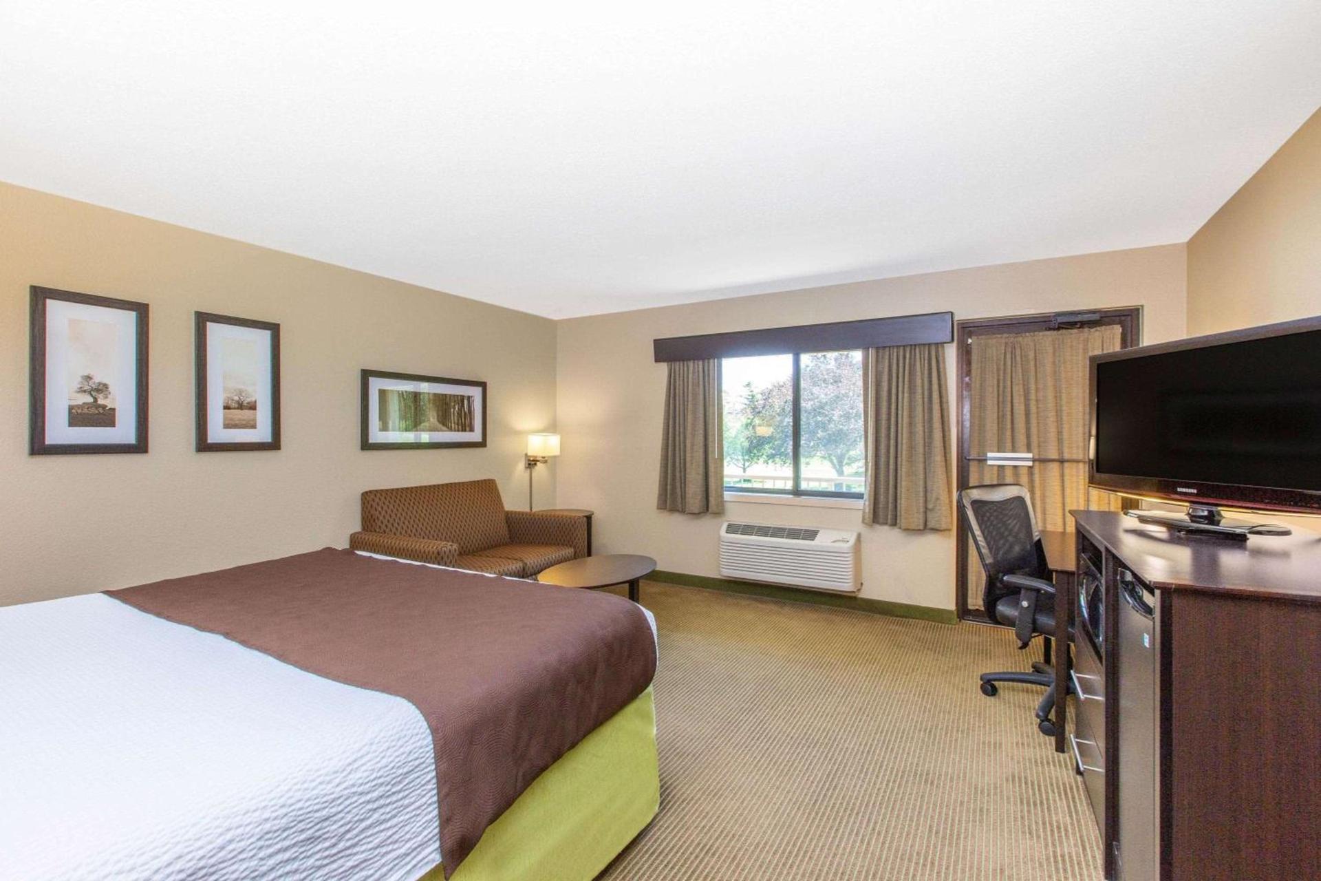 AmericInn by Wyndham Okoboji photo 11