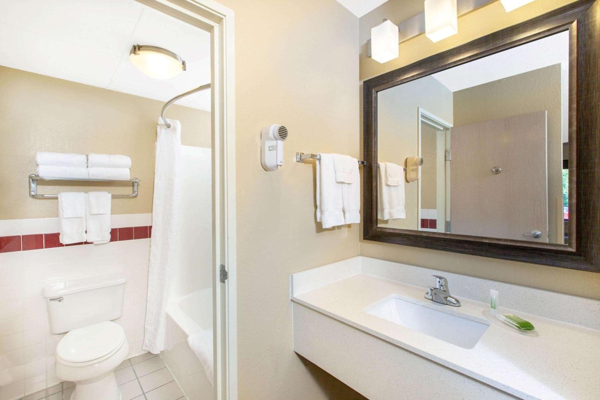 AmericInn by Wyndham Okoboji photo 13