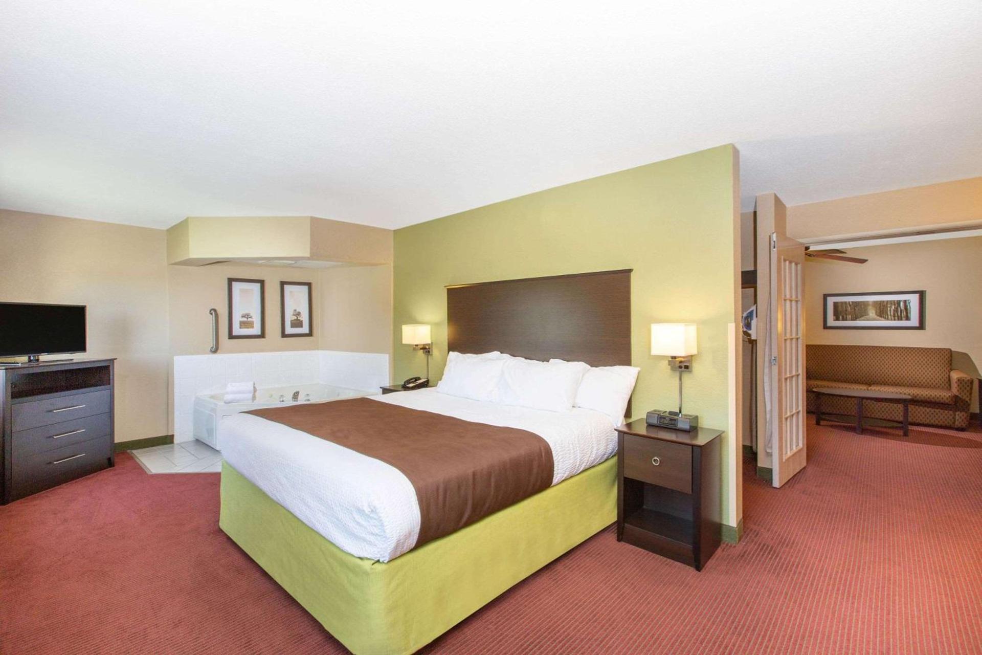 AmericInn by Wyndham Okoboji photo 9