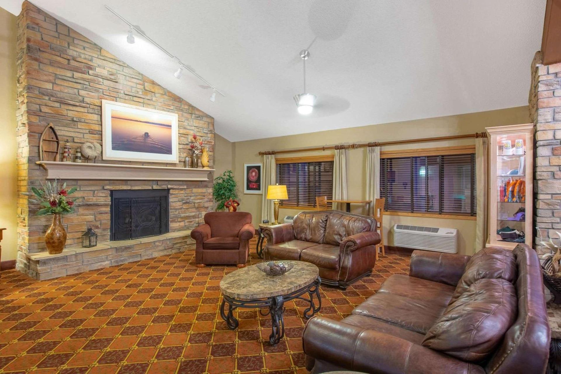 AmericInn by Wyndham Okoboji photo 4