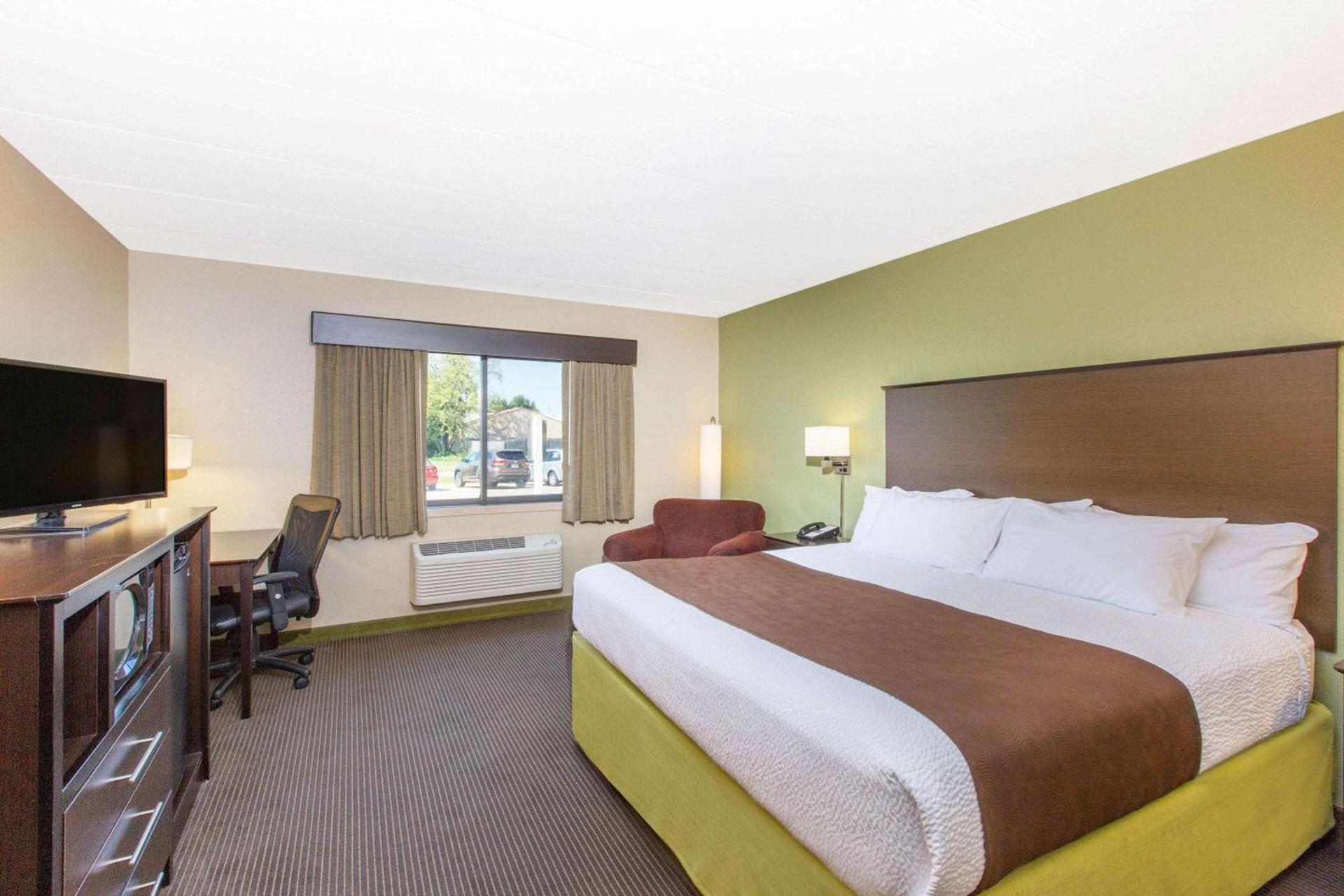 AmericInn by Wyndham Okoboji photo 12