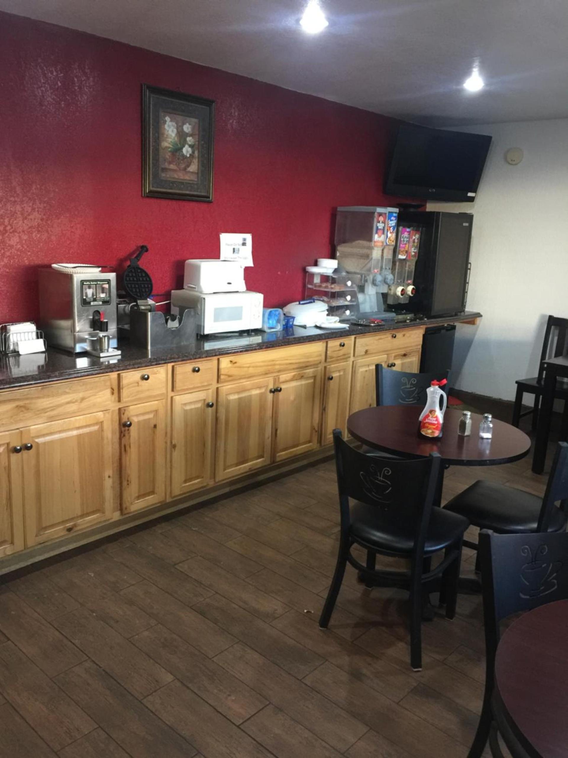 Travel Inn & Suite photo 28