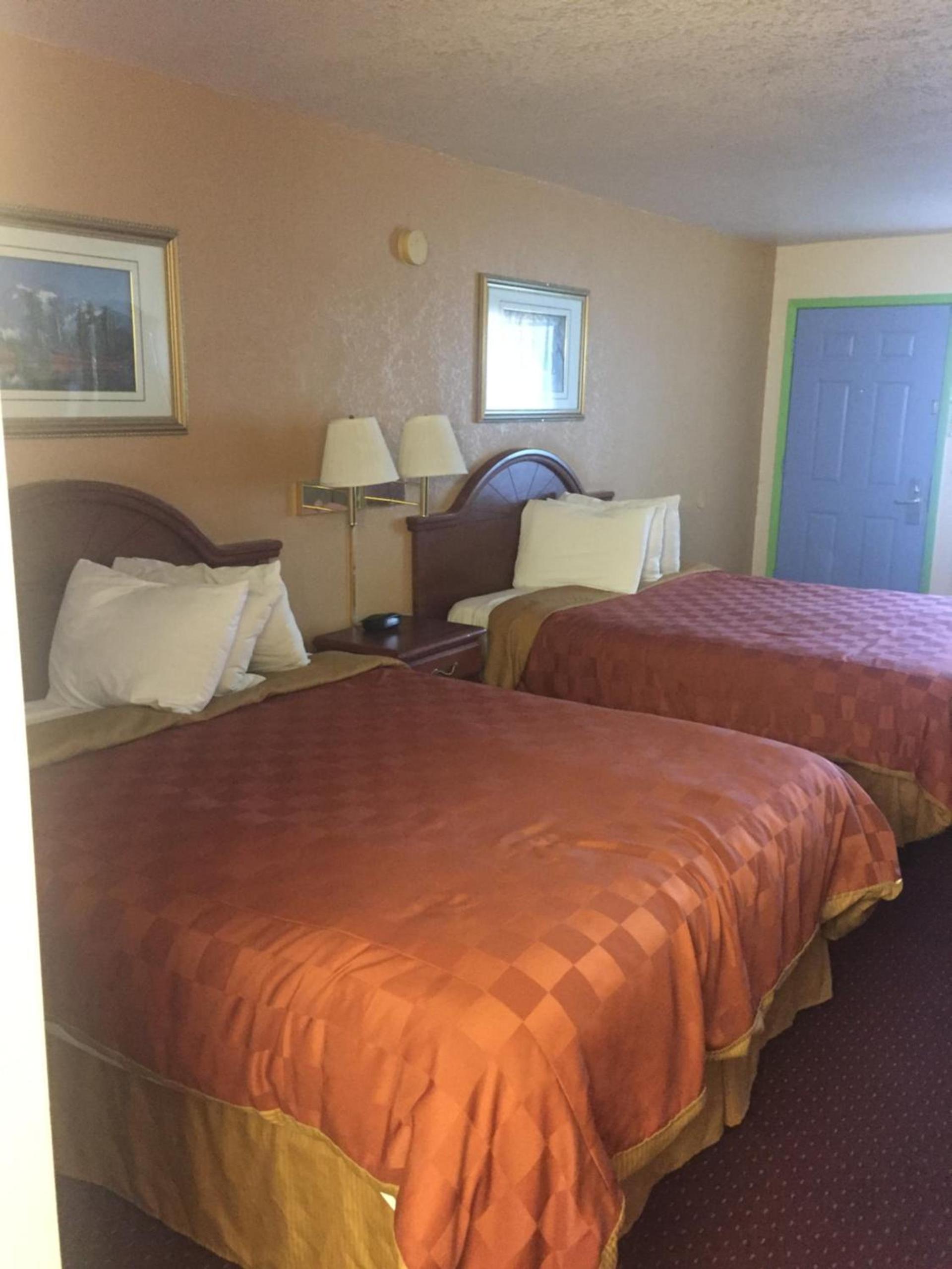 Travel Inn & Suite photo 32