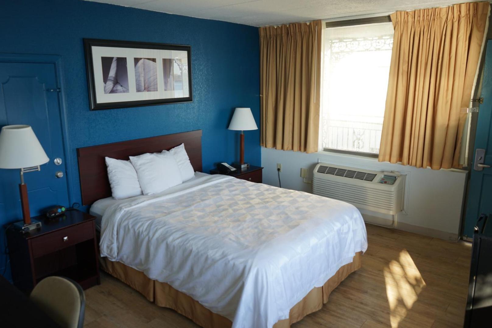 Waterfront Inn PHL Airport photo 11