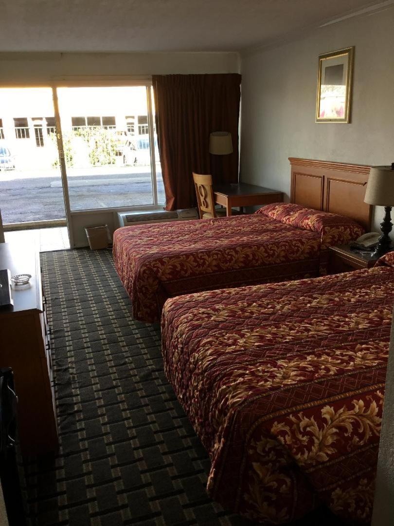 Houston Inn and Suites photo 21