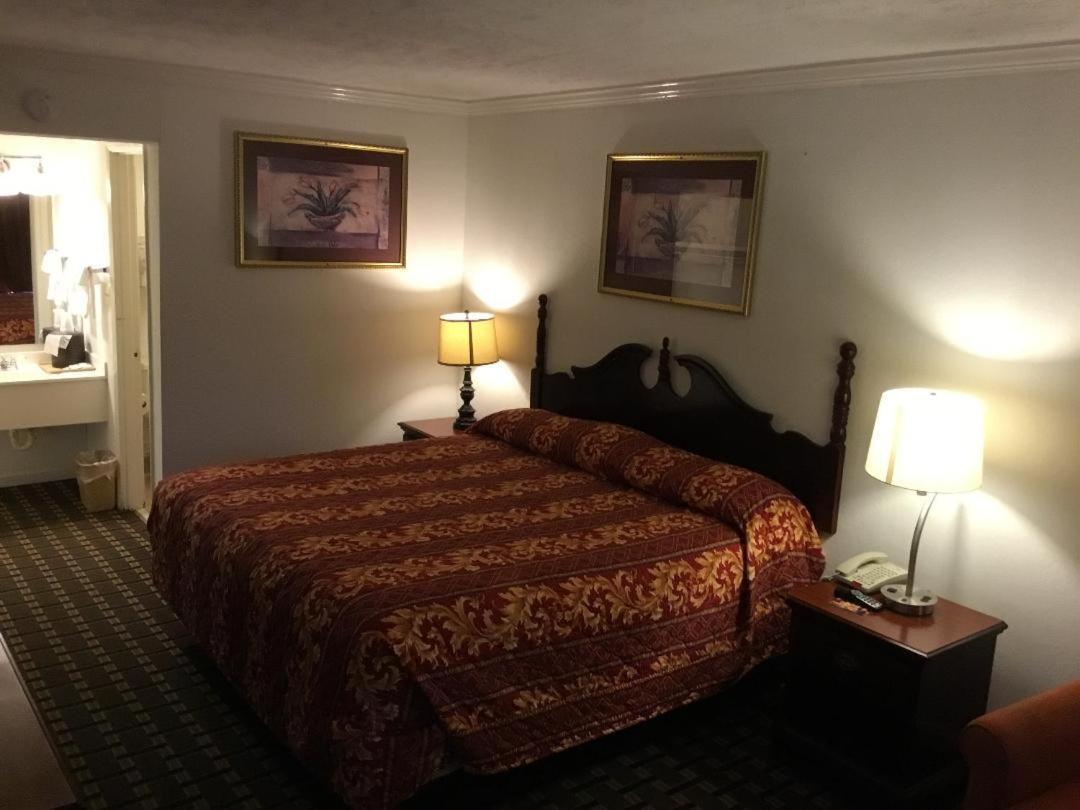 Houston Inn and Suites photo 19