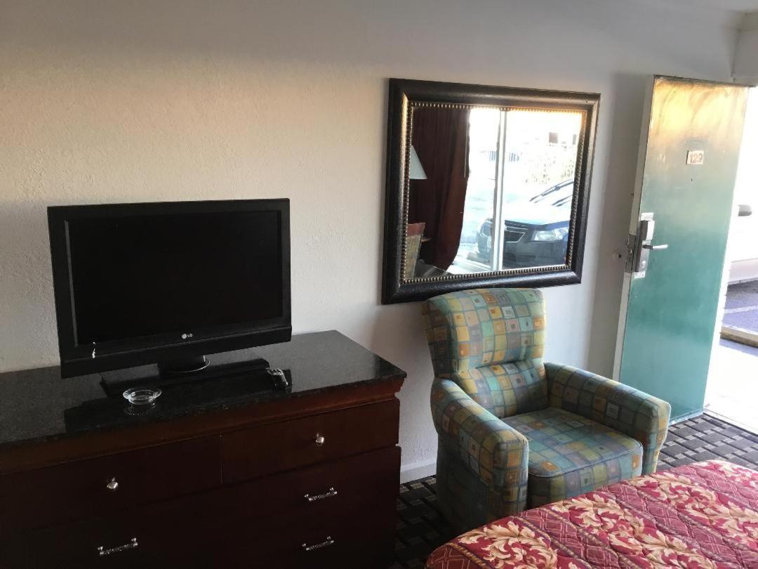 Houston Inn and Suites photo 20