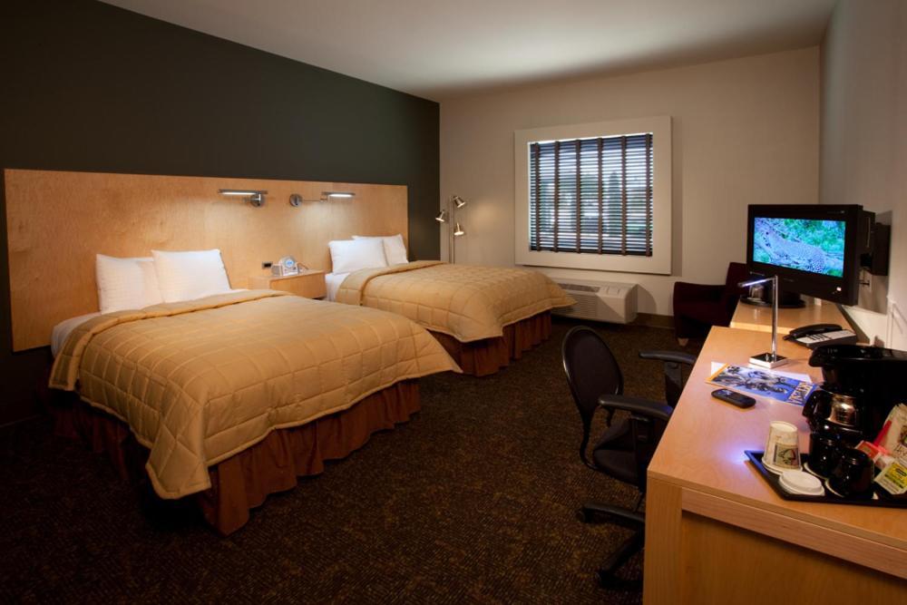 Spark by Hilton Artesia photo 2