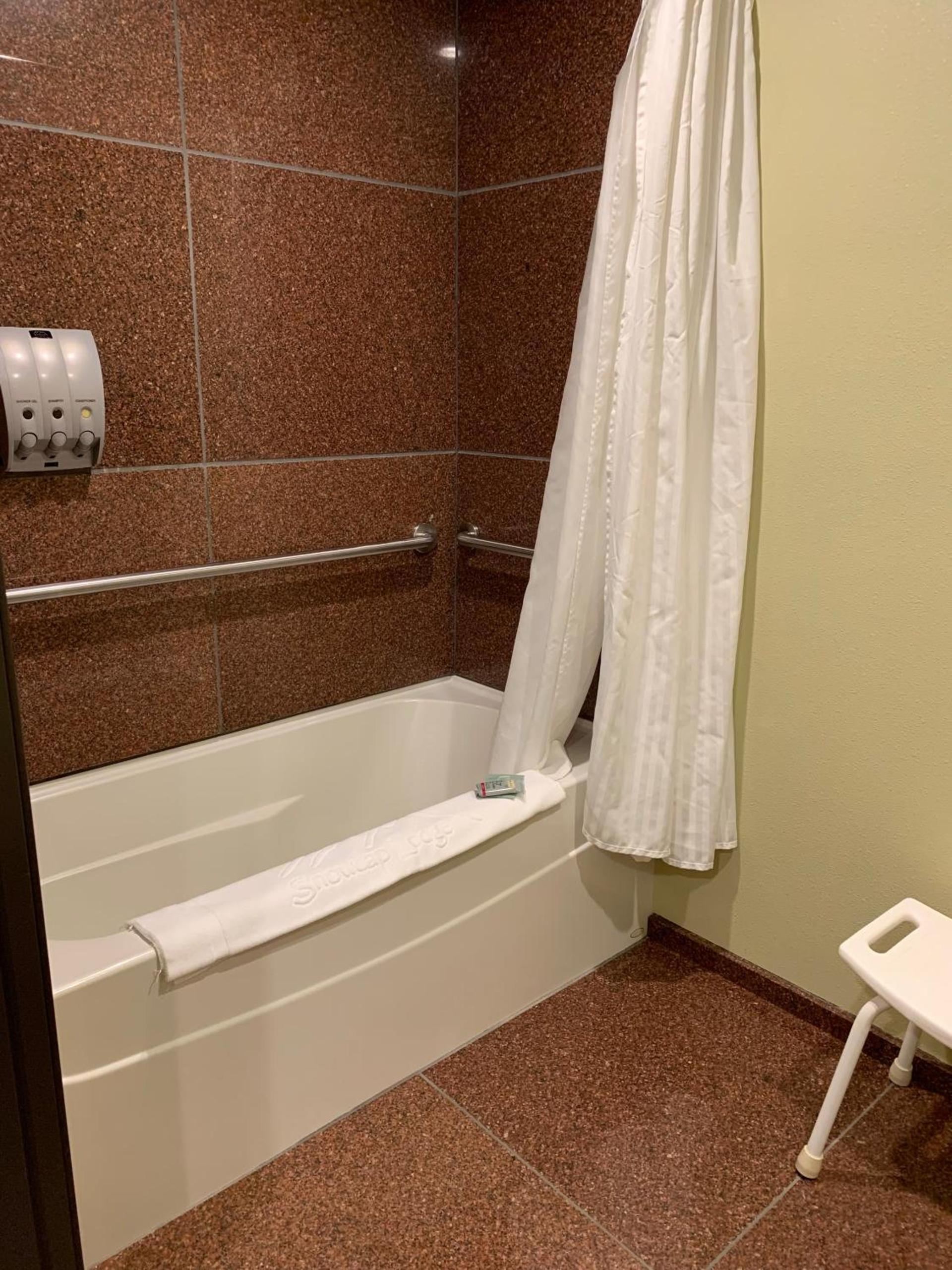 Best Western Snowcap Lodge photo 40