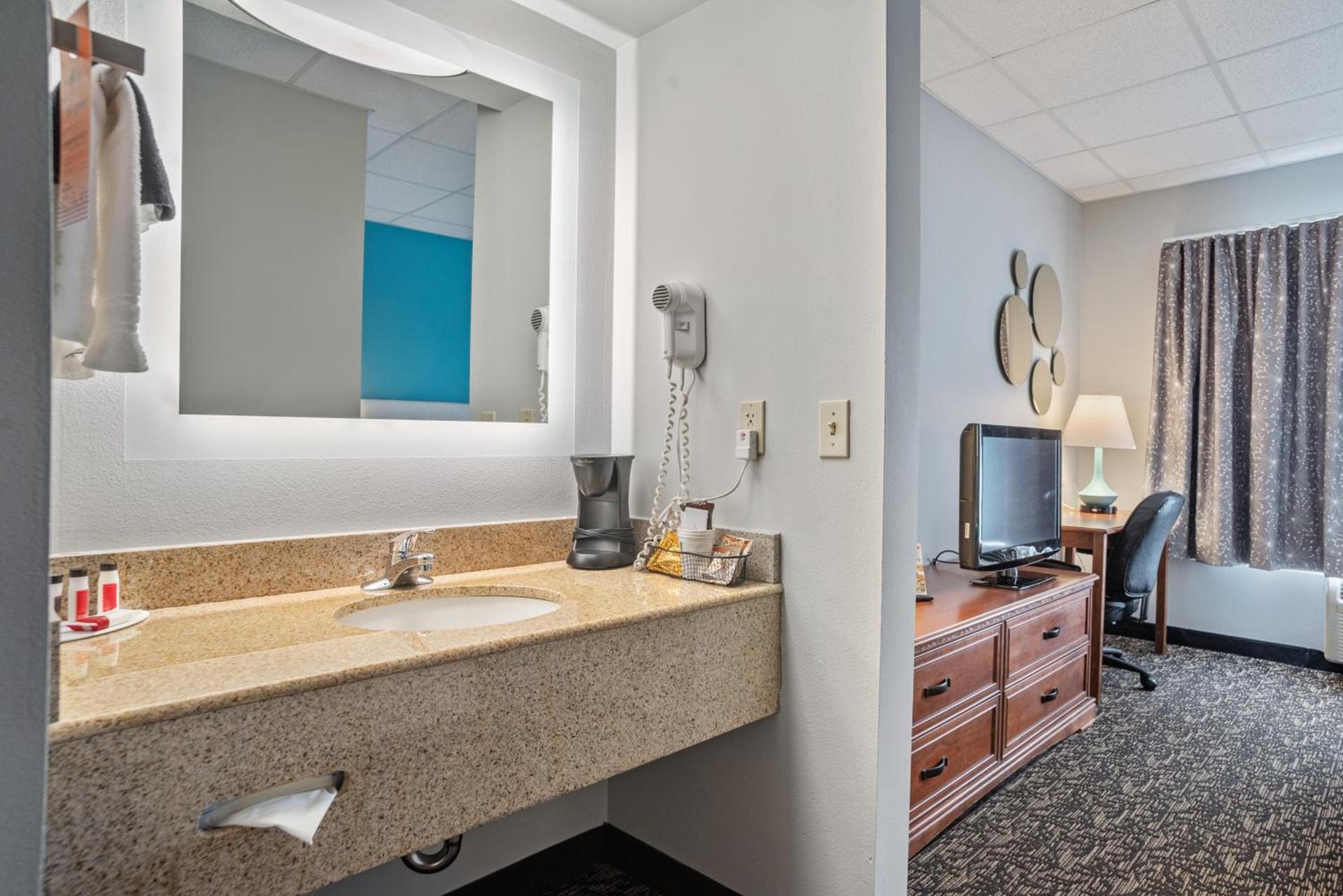 Elevation Inn & Suites, Trademark Collection by Wyndham Downtown Rapid City- Walking Distance To The Monument photo 37