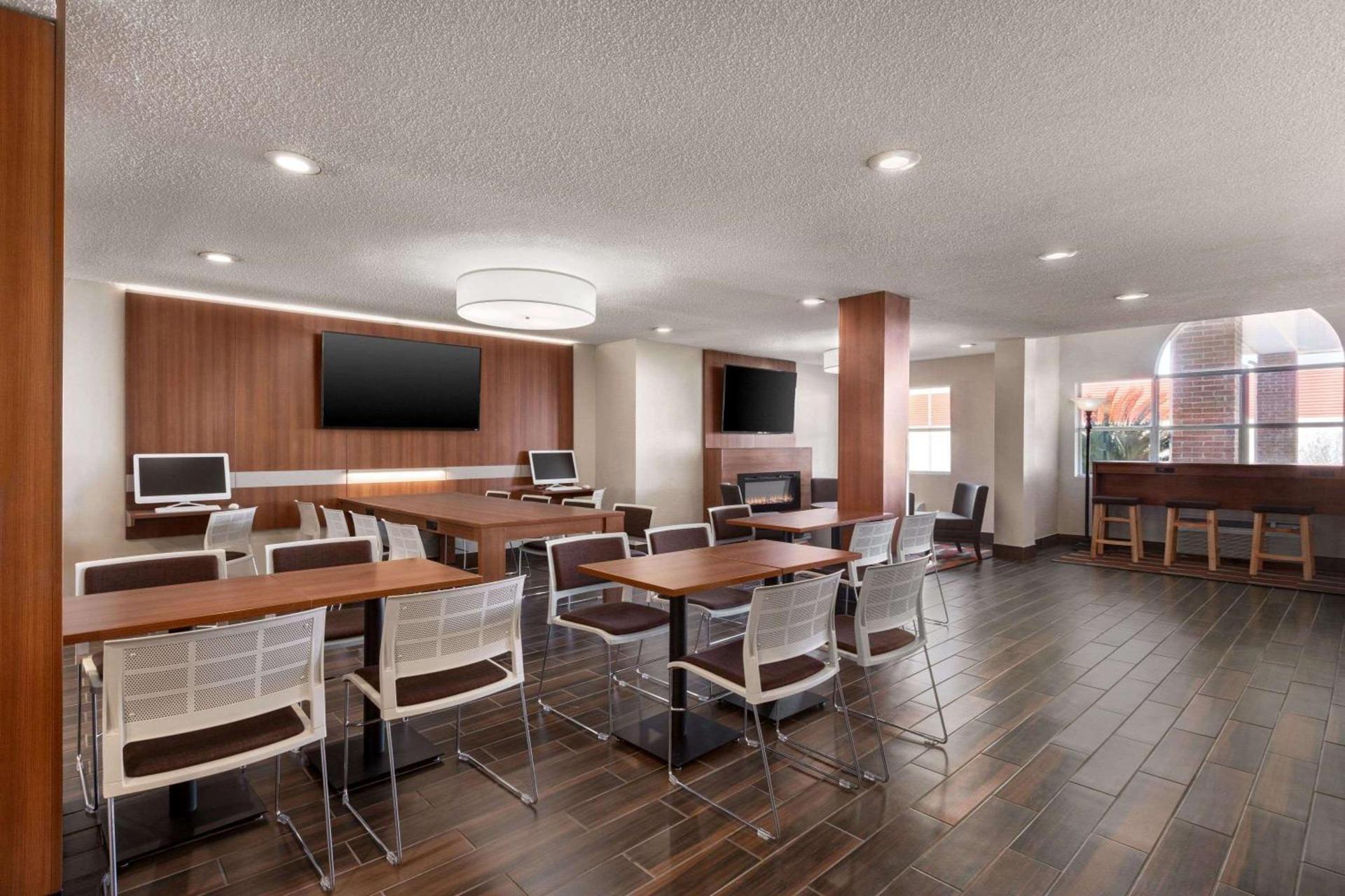 Microtel Inn & Suites by Wyndham photo 11
